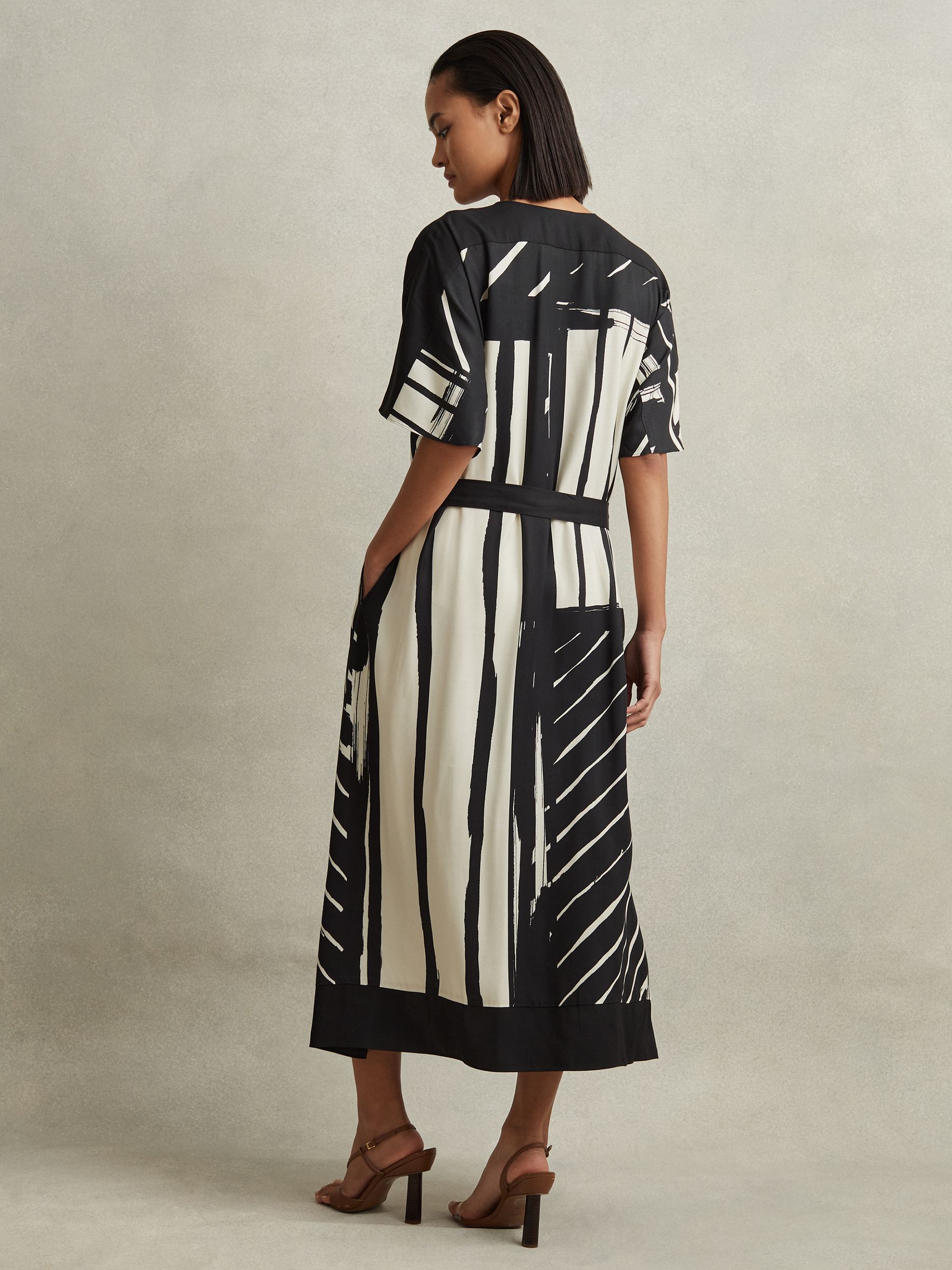 Printed Fit and Flare Midi Dress in Black/White - Image 6 of 7