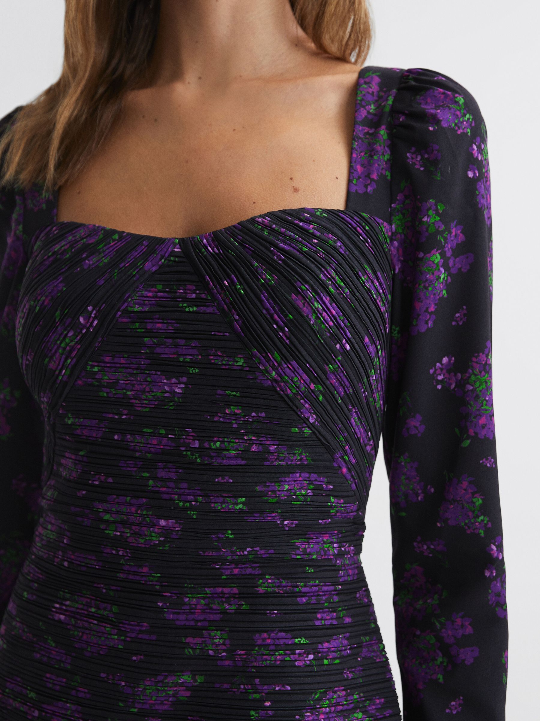 Amur Pleated Floral Bodycon Mini Dress in Hydrangea Berry - Image 4 of 6