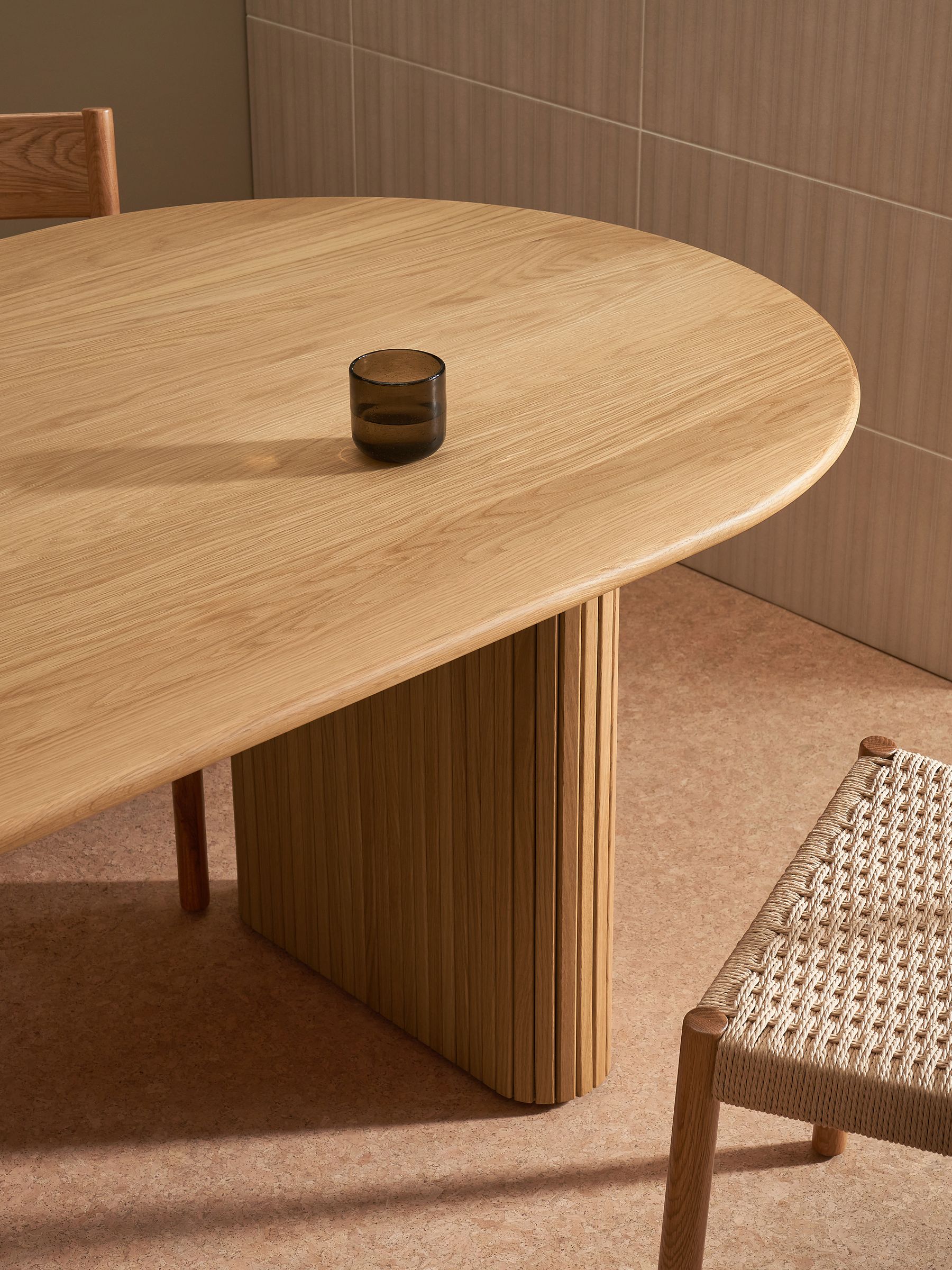 Tambo 8 Seat Dining Table in Oak - Image 2 of 5