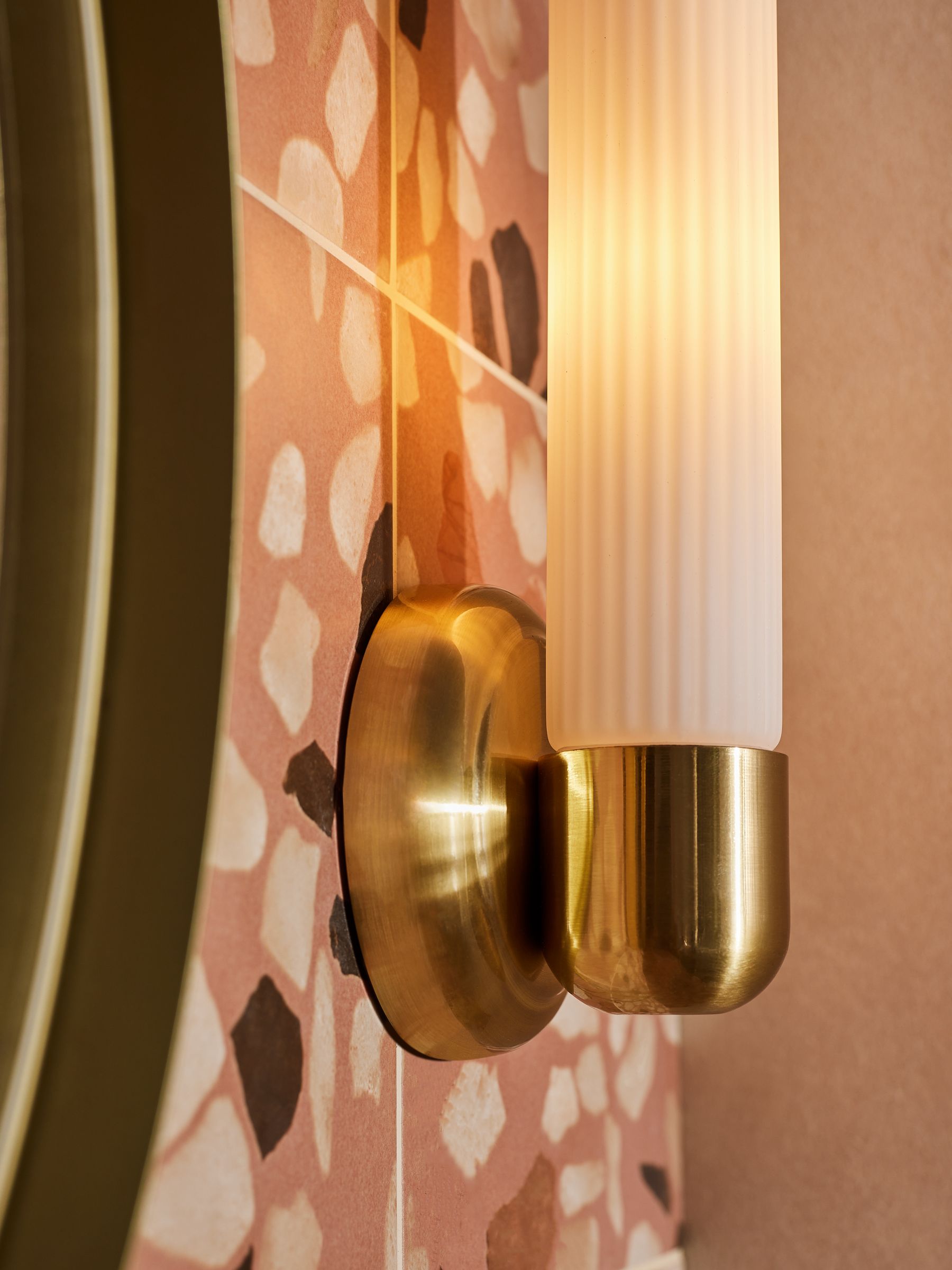 Wall Light in Brass - Image 2 of 3