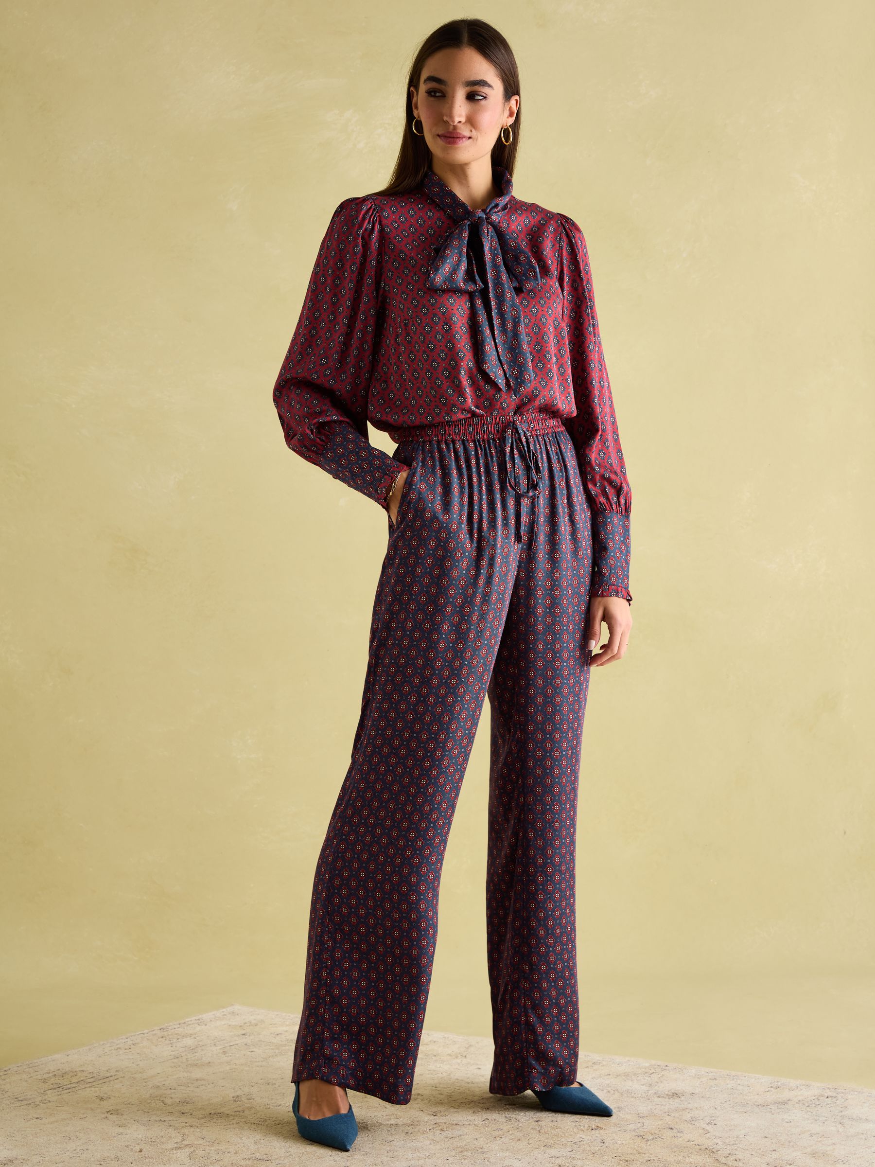 Red & Navy Satin Wide Leg Trousers - Image 7 of 8