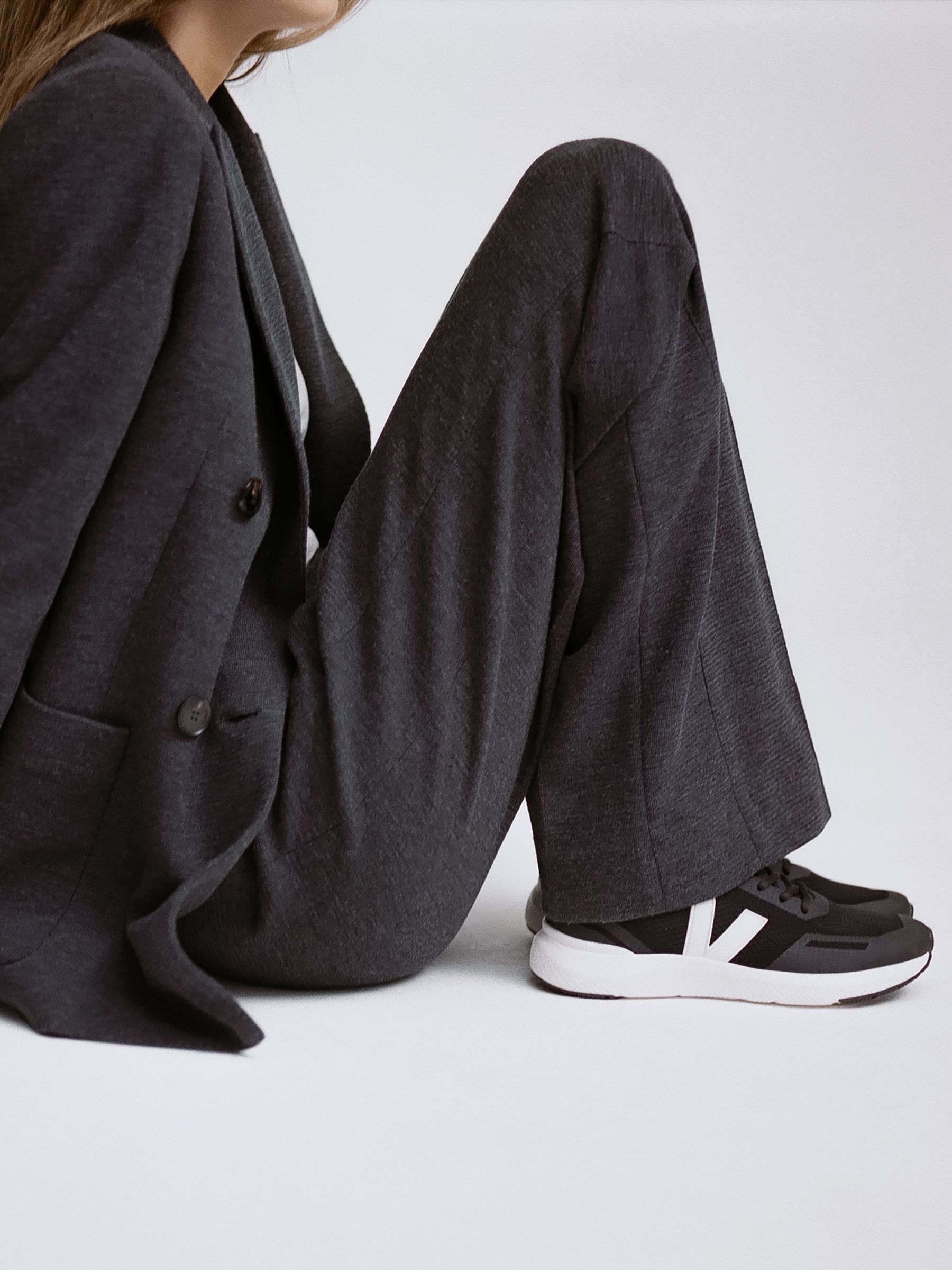 Veja Lightweight Trainers in Cream/Black - Image 2 of 7