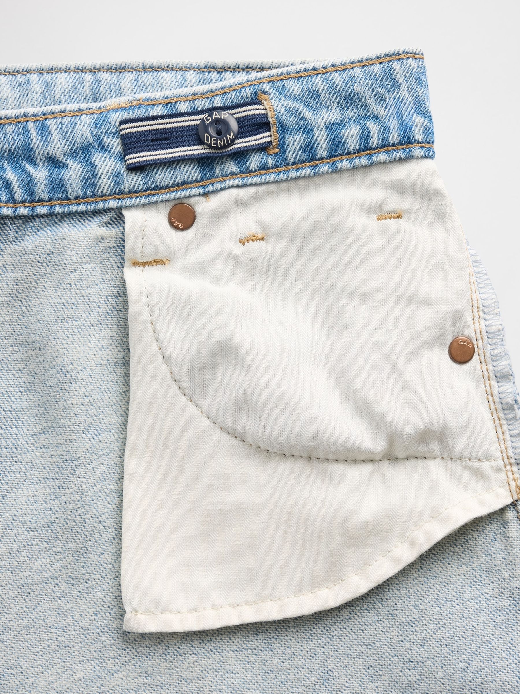 Light Wash Low Rise Baggy Jeans - Image 5 of 5