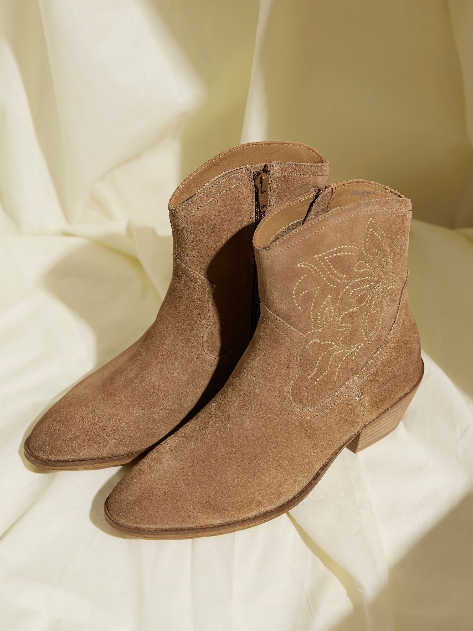 Brown Western Ankle Boots - Image 4 of 4