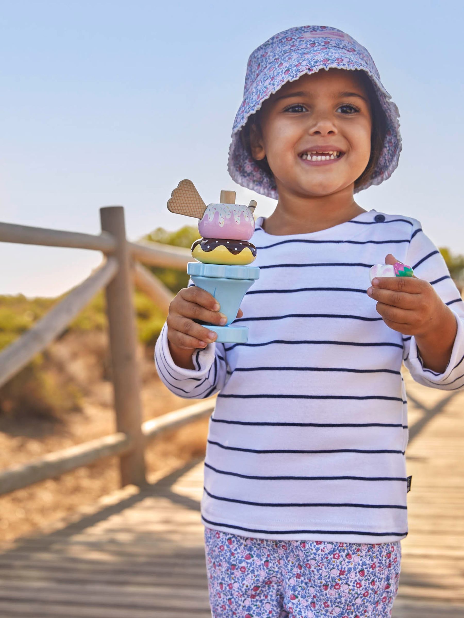 Pink Strawberry Ditsy Print Twill Sun Hat - Image 4 of 7