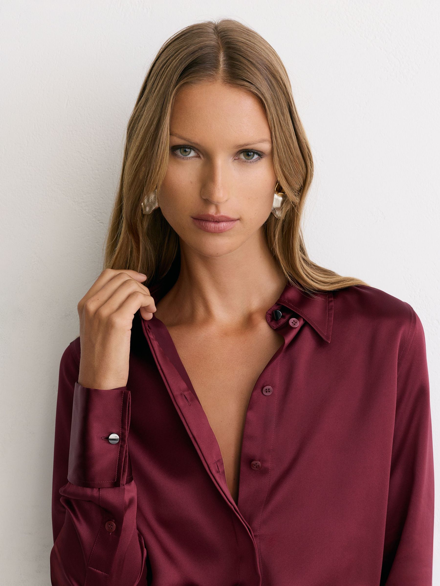 Silk-Satin Concealed-Placket Shirt in Red - Image 4 of 6
