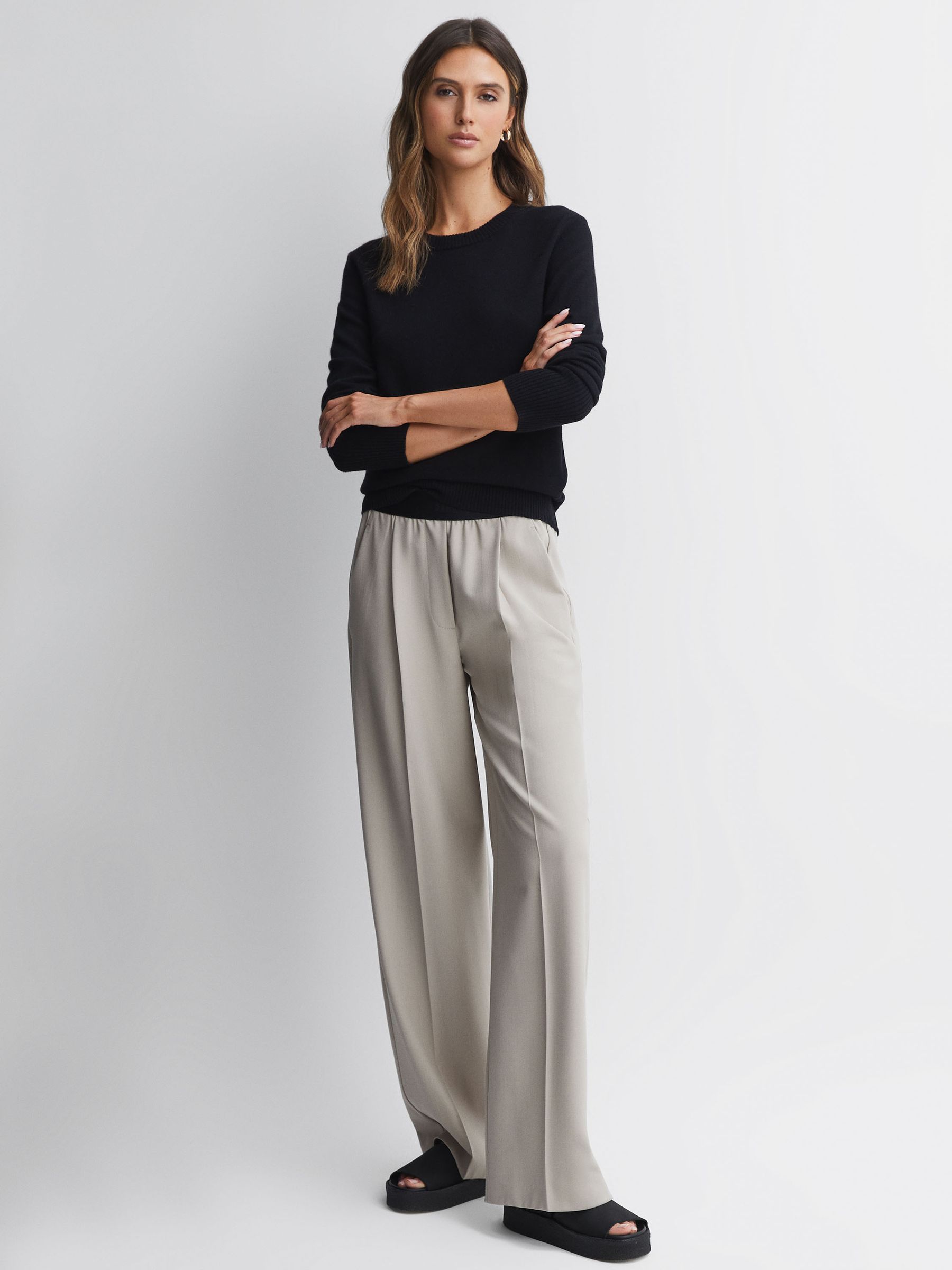 Clarks Originals Suede Crepe Sandals in Black - Image 2 of 5 Clarks Originals Suede Crepe Sandals in Black - Image 2 of 5