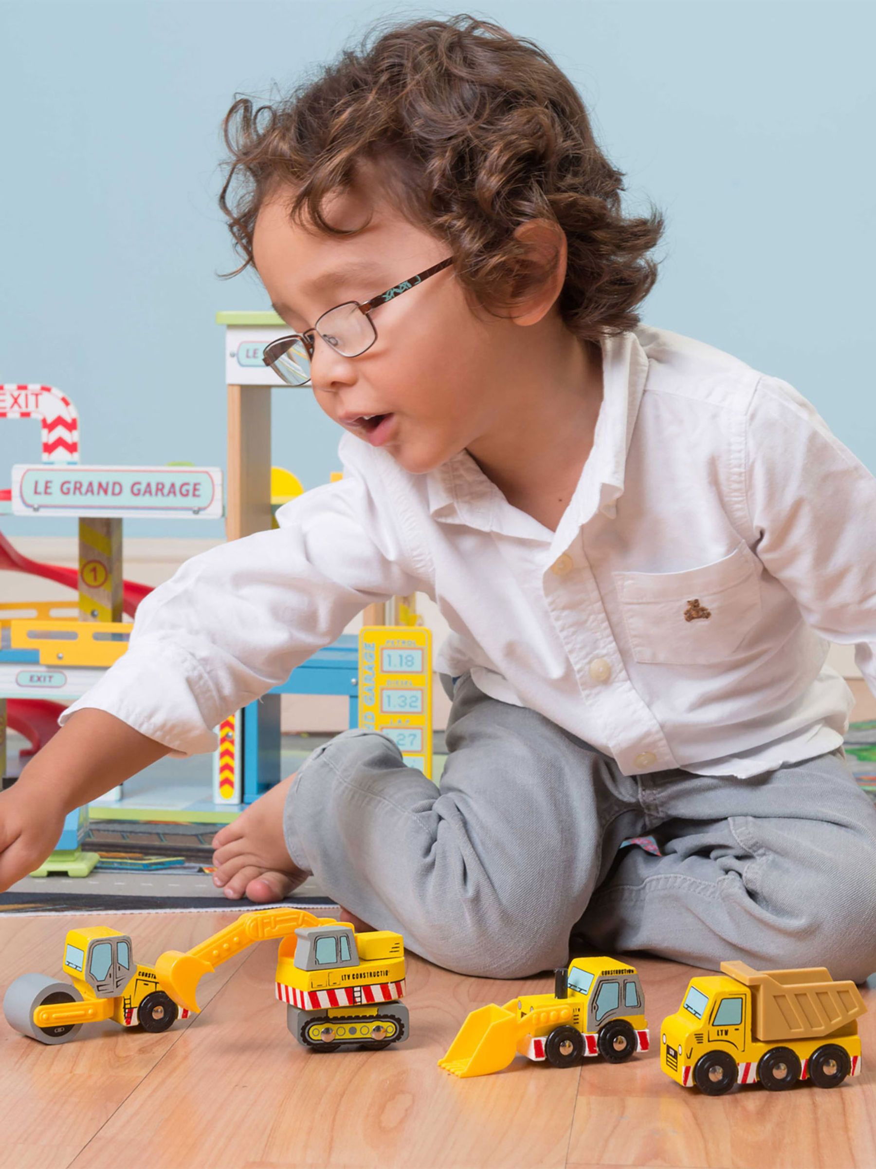Le Toy Van Construction Set - Image 1 of 4