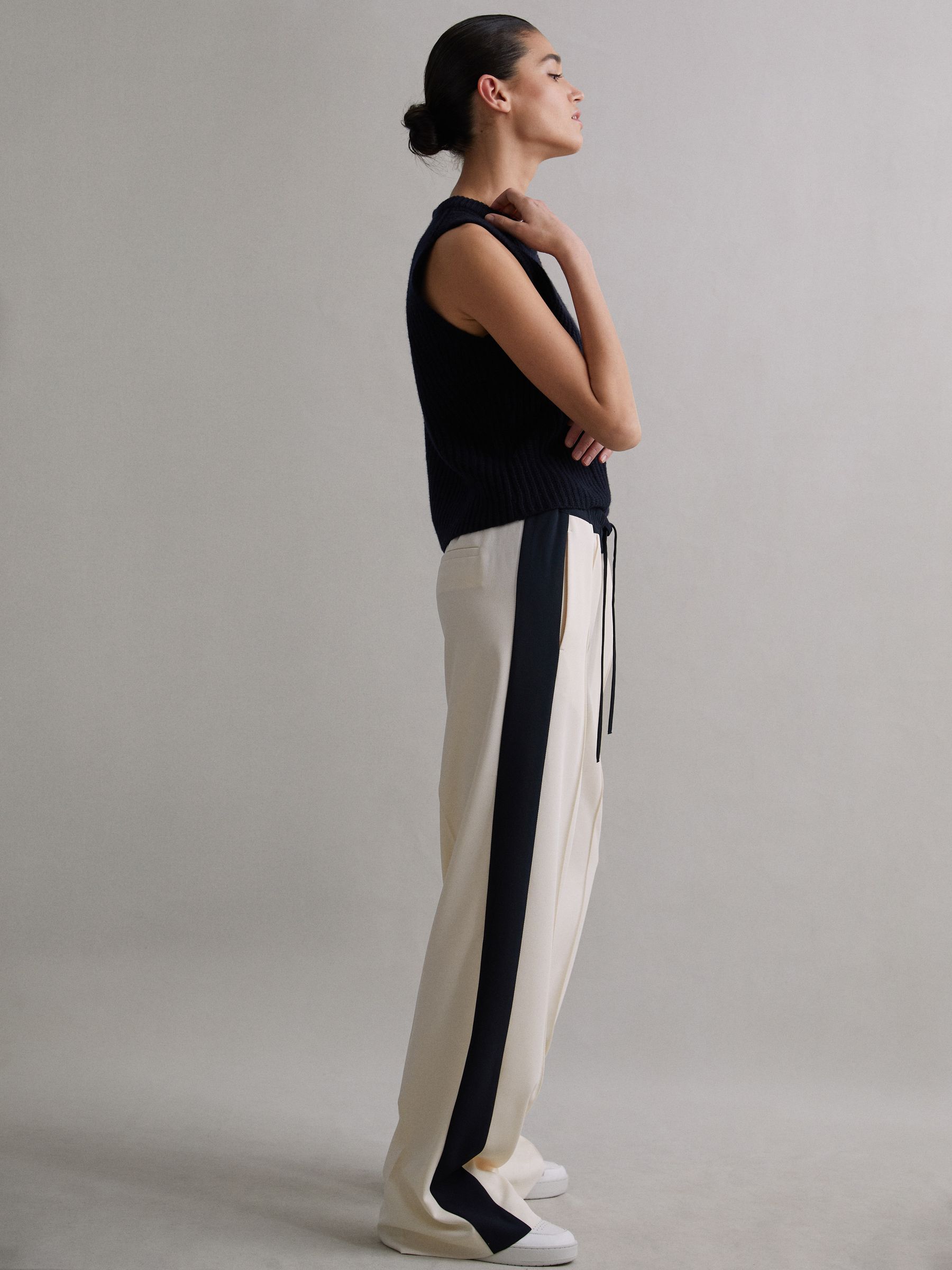 Petite Wide Leg Contrast Stripe Drawstring Trousers in Cream - Image 3 of 7