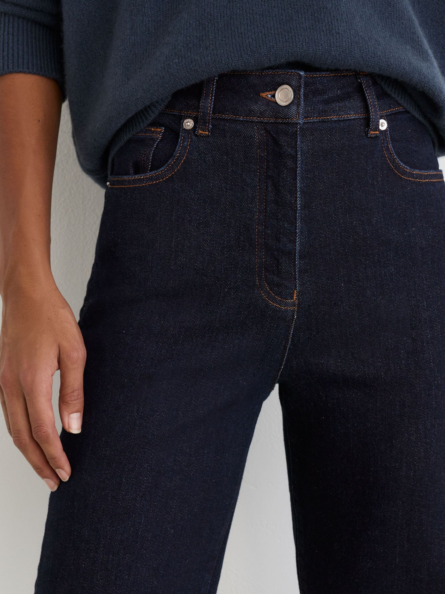 Højtaljede Bootcut-jeans i mørkeblå - Billede 6 af 7