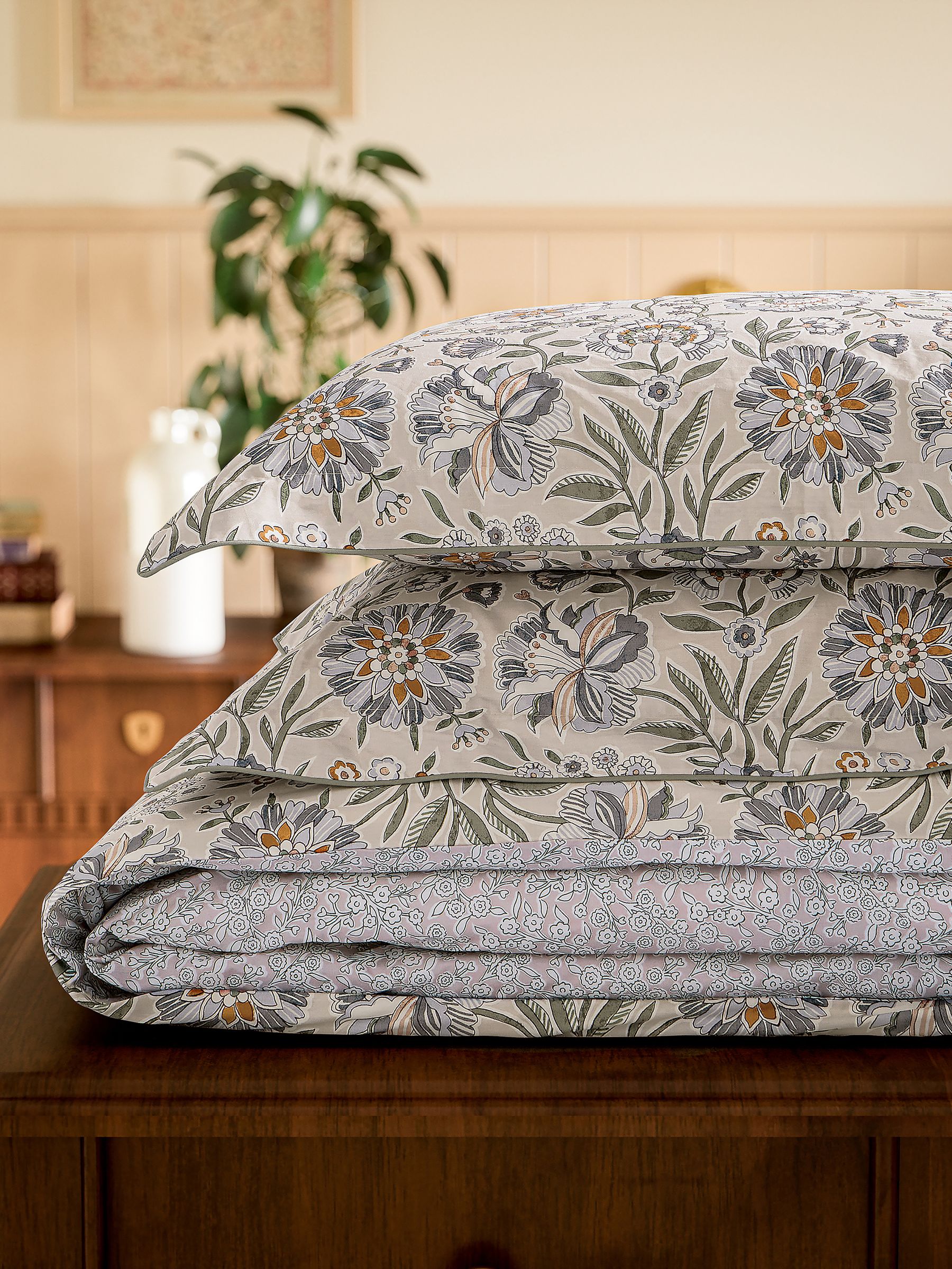 Green Provence Floral Reversible Duvet Cover and Pillowcase Set - Image 5 of 5 Green Provence Floral Reversible Duvet Cover and Pillowcase Set - Image 5 of 5
