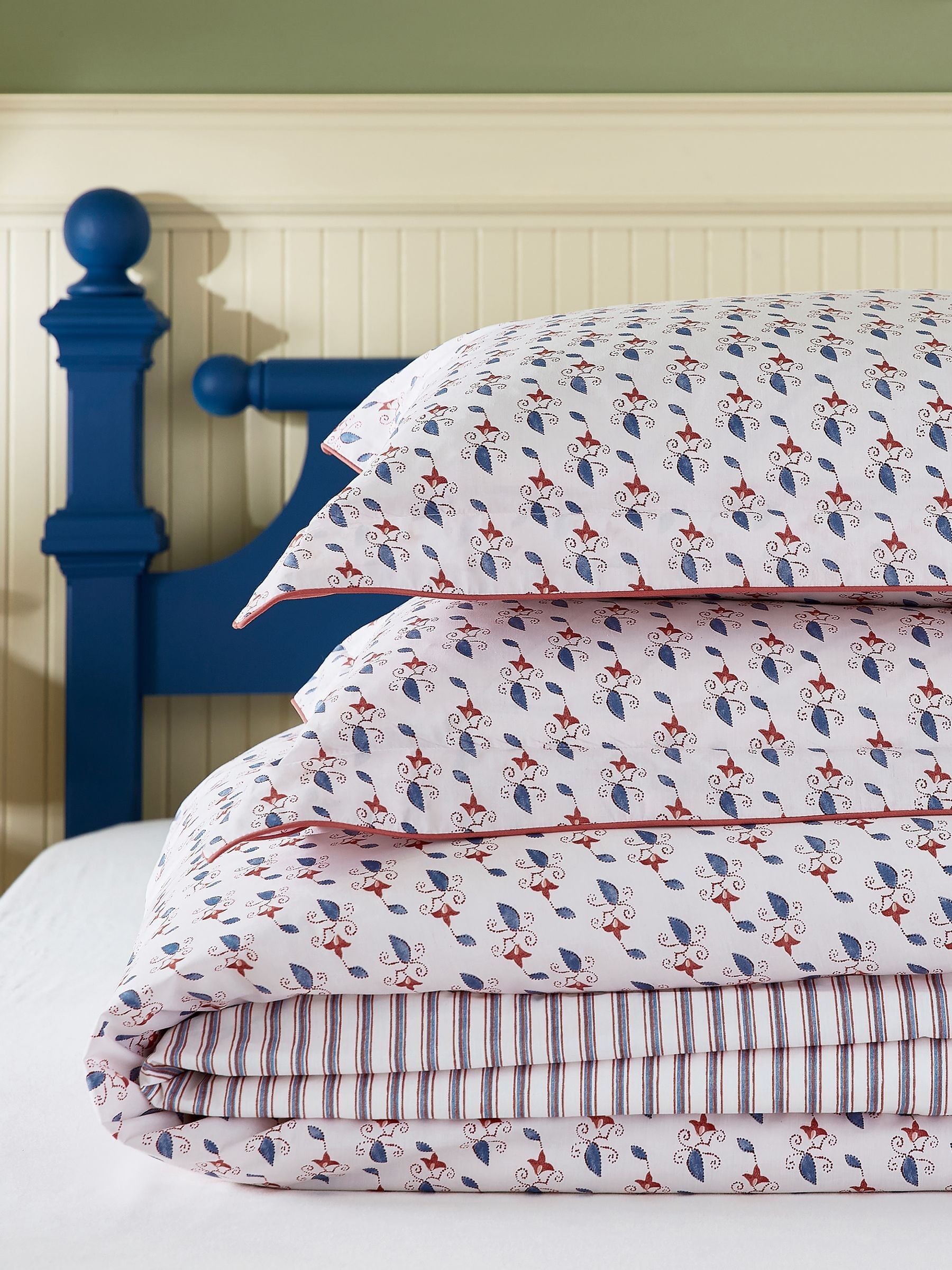 Red Vanessa Reversible Duvet Set - Image 3 of 5