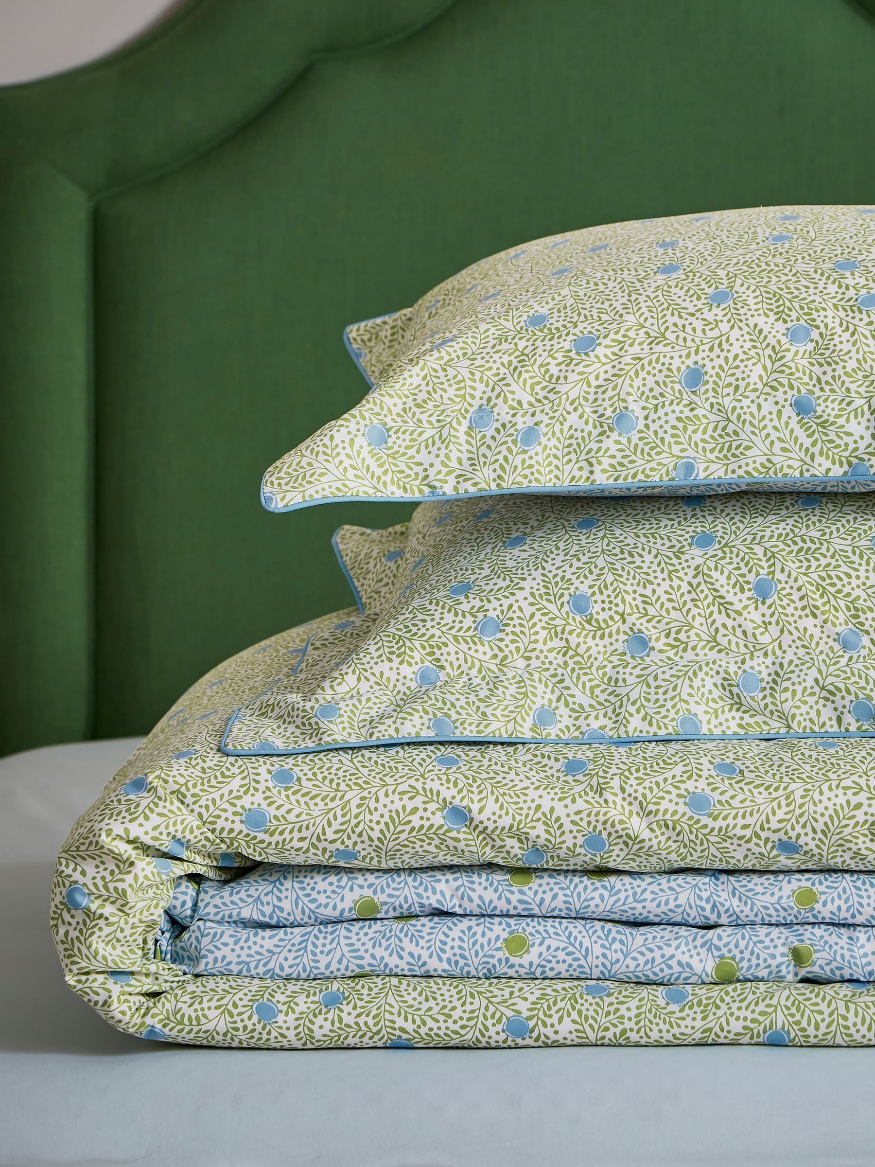 Green Trailing Ditsy Cotton Reversible Duvet Set - Image 5 of 5