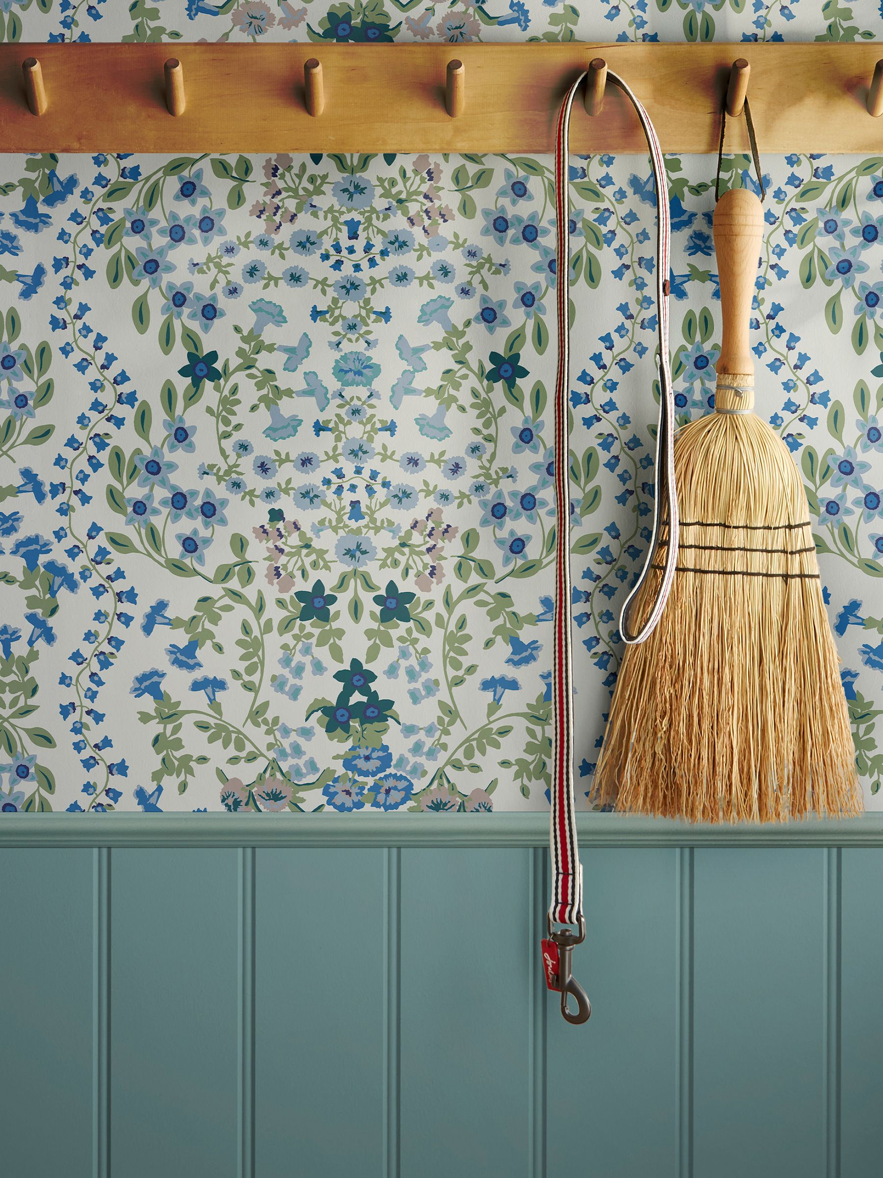 Cream Symmetrical Trellis Ditsy Wallpaper - Image 1 of 5