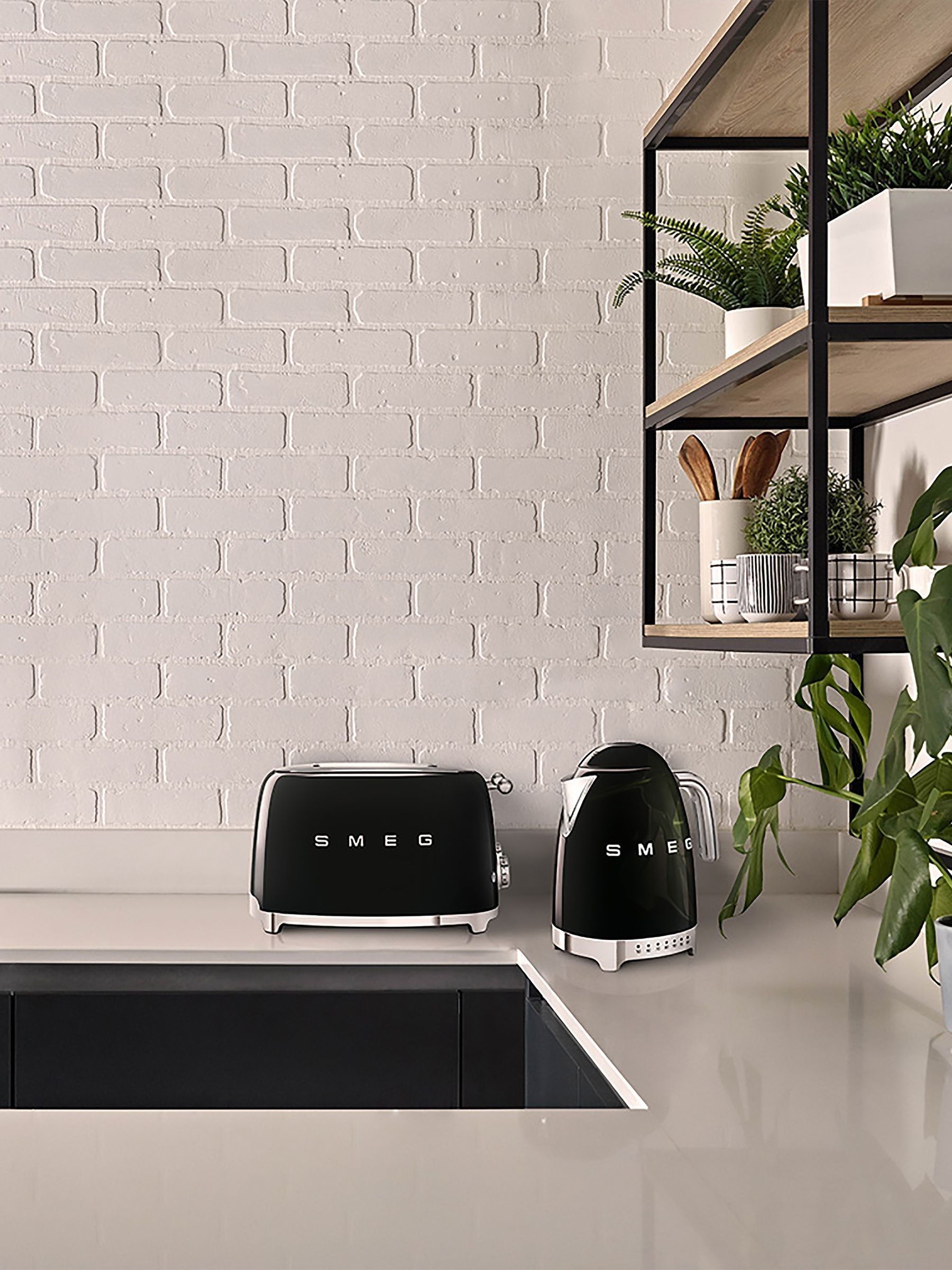 Smeg Black 4 Slice Toaster - Image 5 of 6