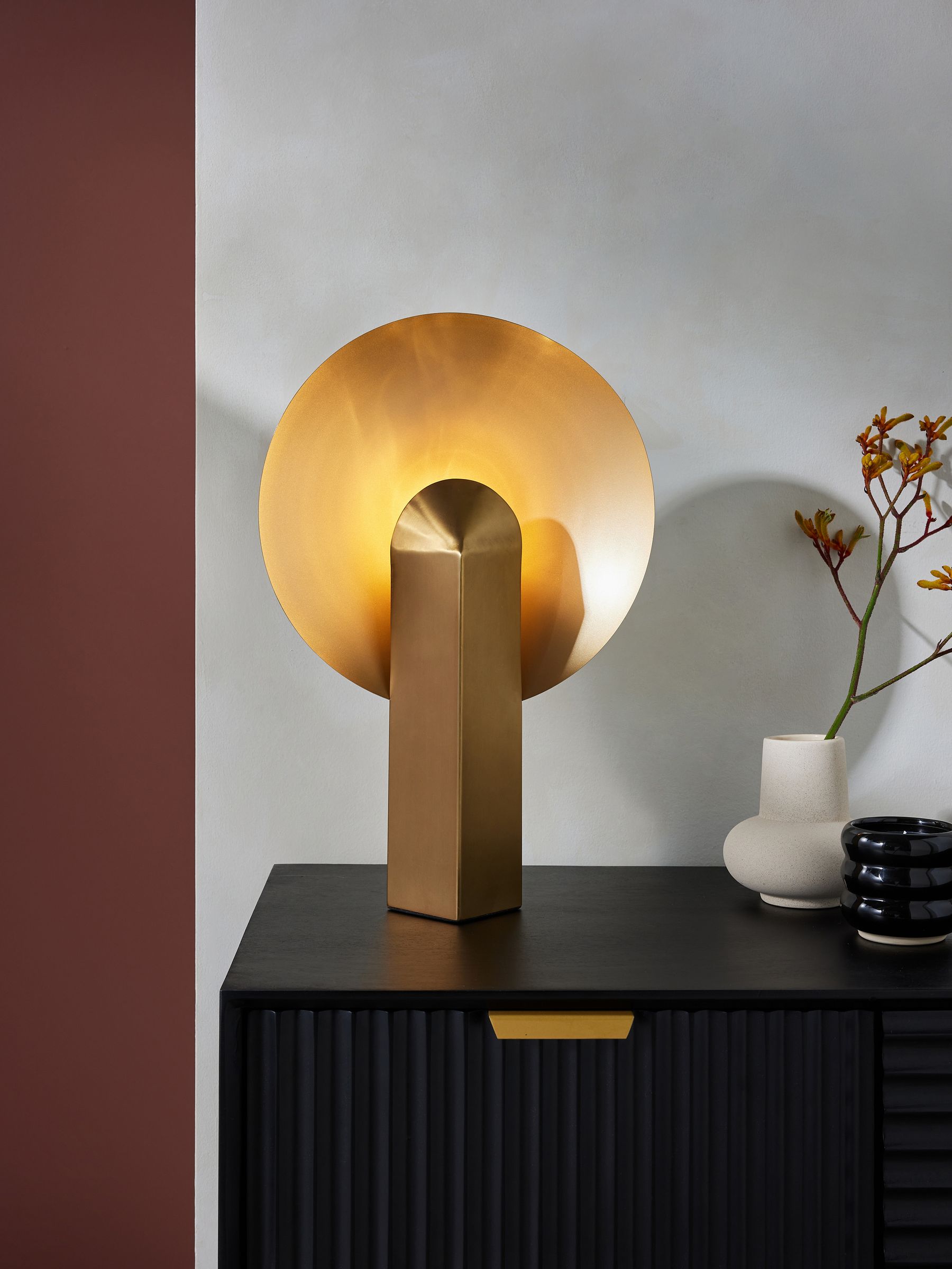 Axel Table Lamp in Brass - Image 1 of 2