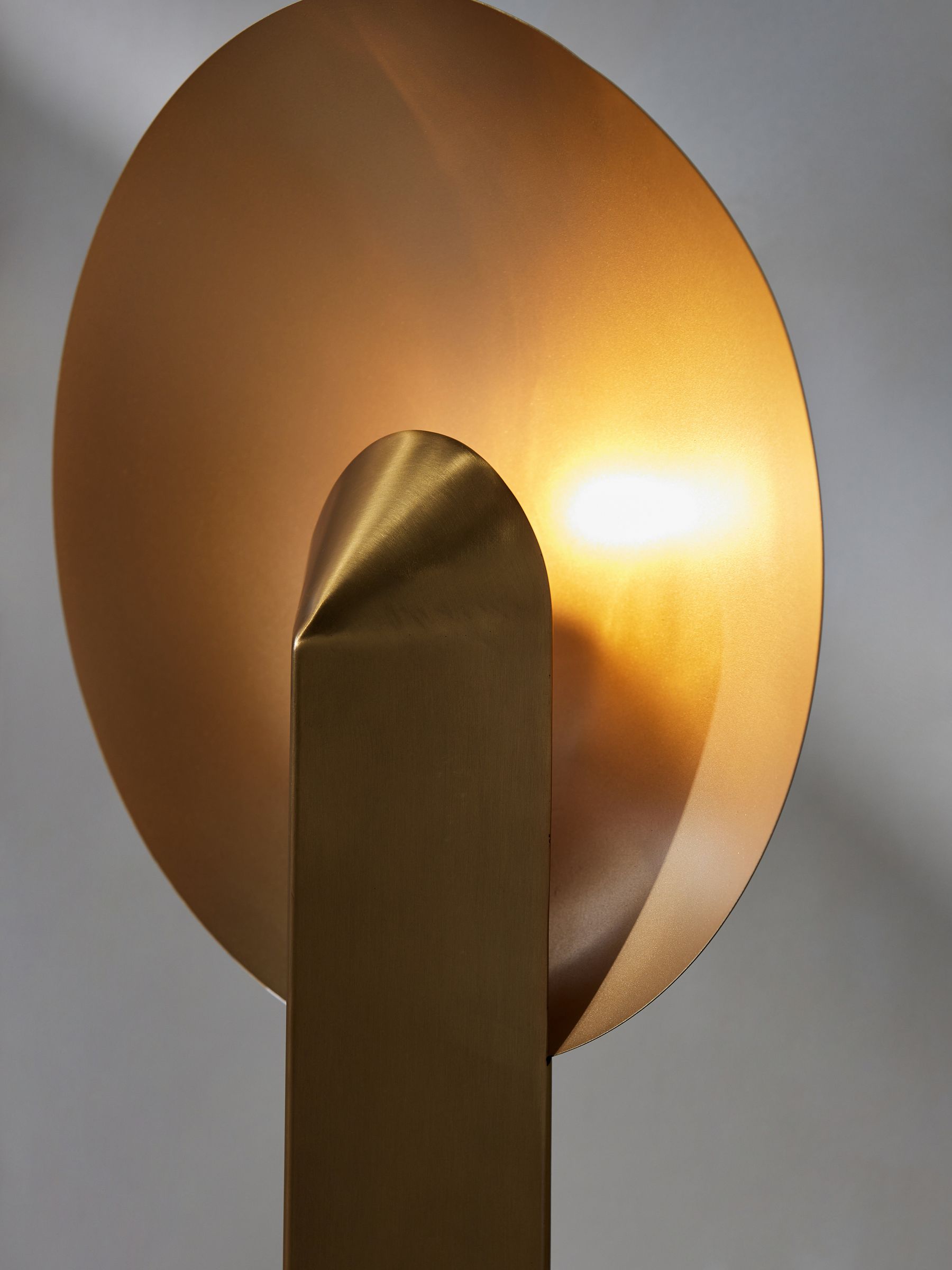 Axel Table Lamp in Brass - Image 2 of 2