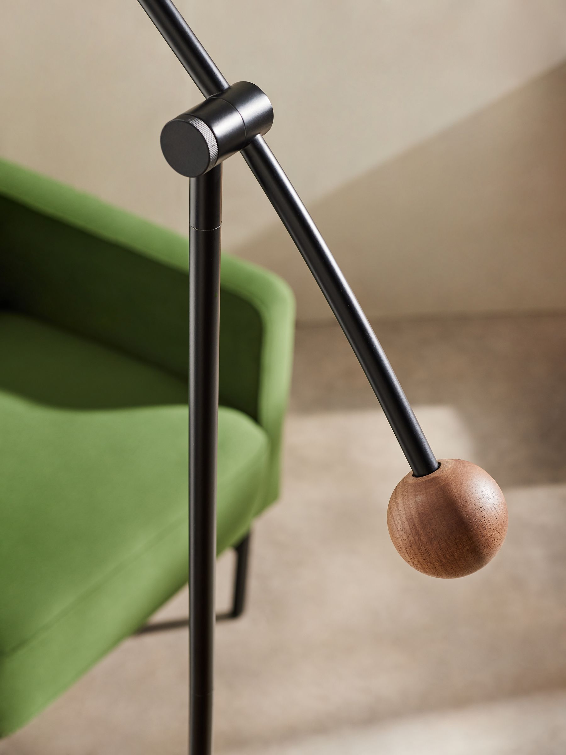 Avery Floor Lamp in Black/Wood - Image 3 of 4