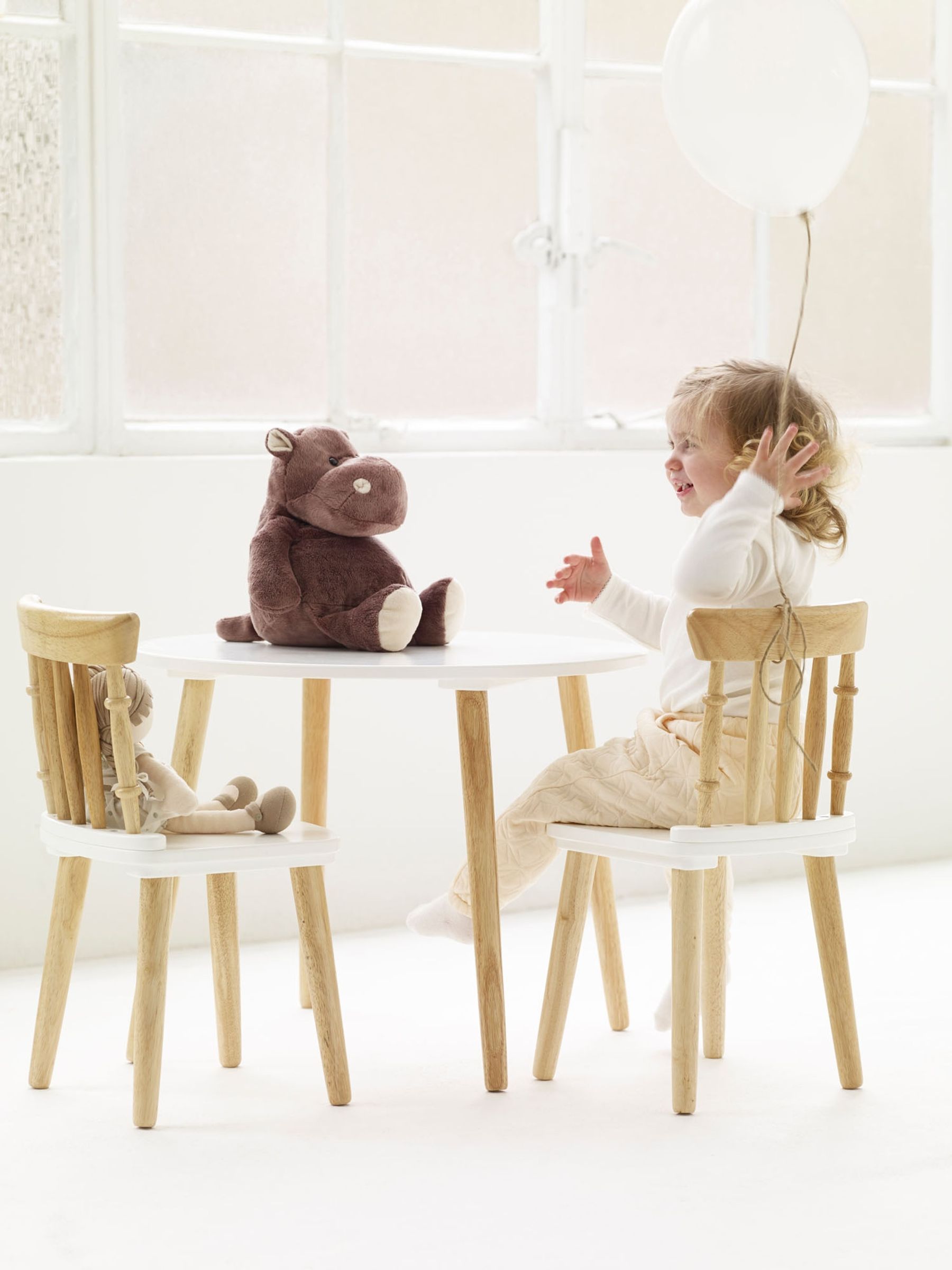 Le Toy Van Table & Chairs - Image 1 of 5