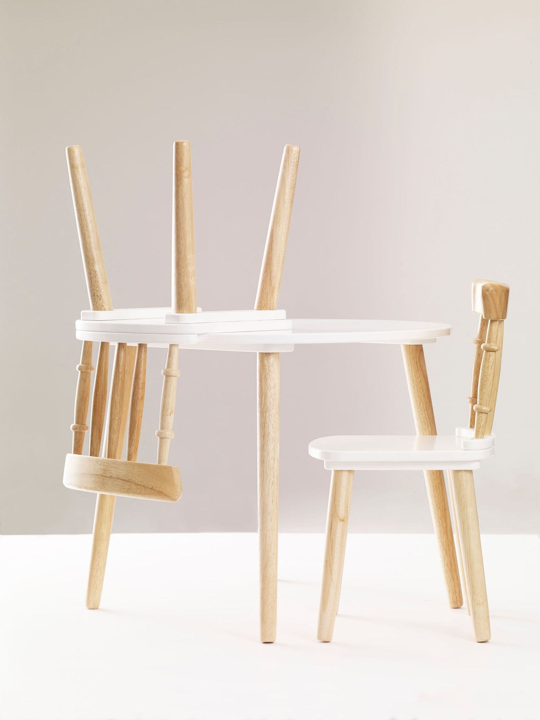 Le Toy Van Table & Chairs - Image 4 of 5