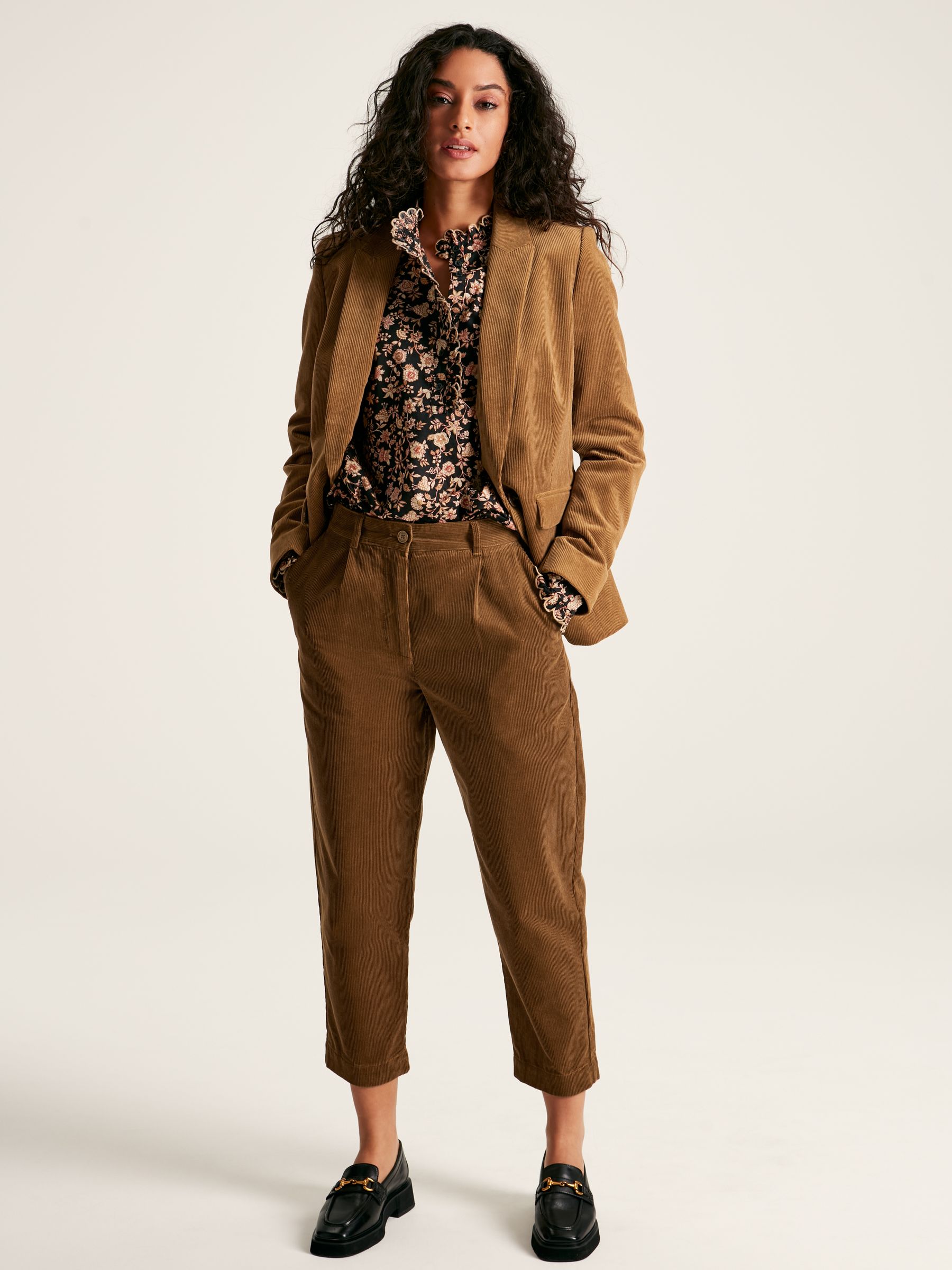 Perla Black/Cream Scallop Collar Floral Blouse - Image 3 of 9