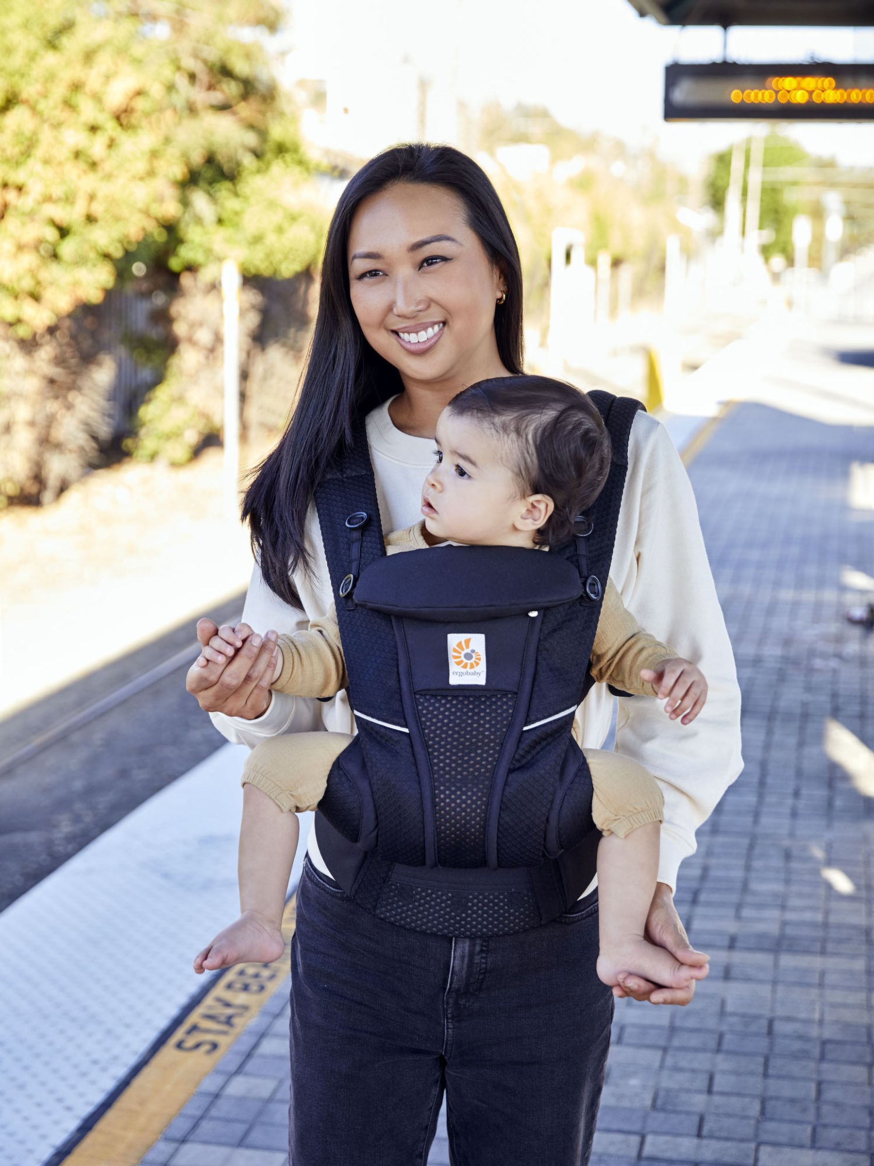 Ergobaby Omni Breeze Baby Carrier - Image 2 of 9