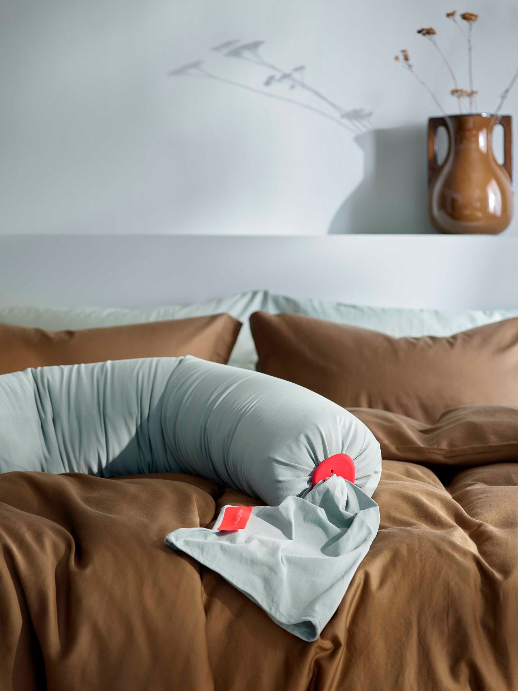 bbhugme Pregnancy Pillow - Image 3 of 5