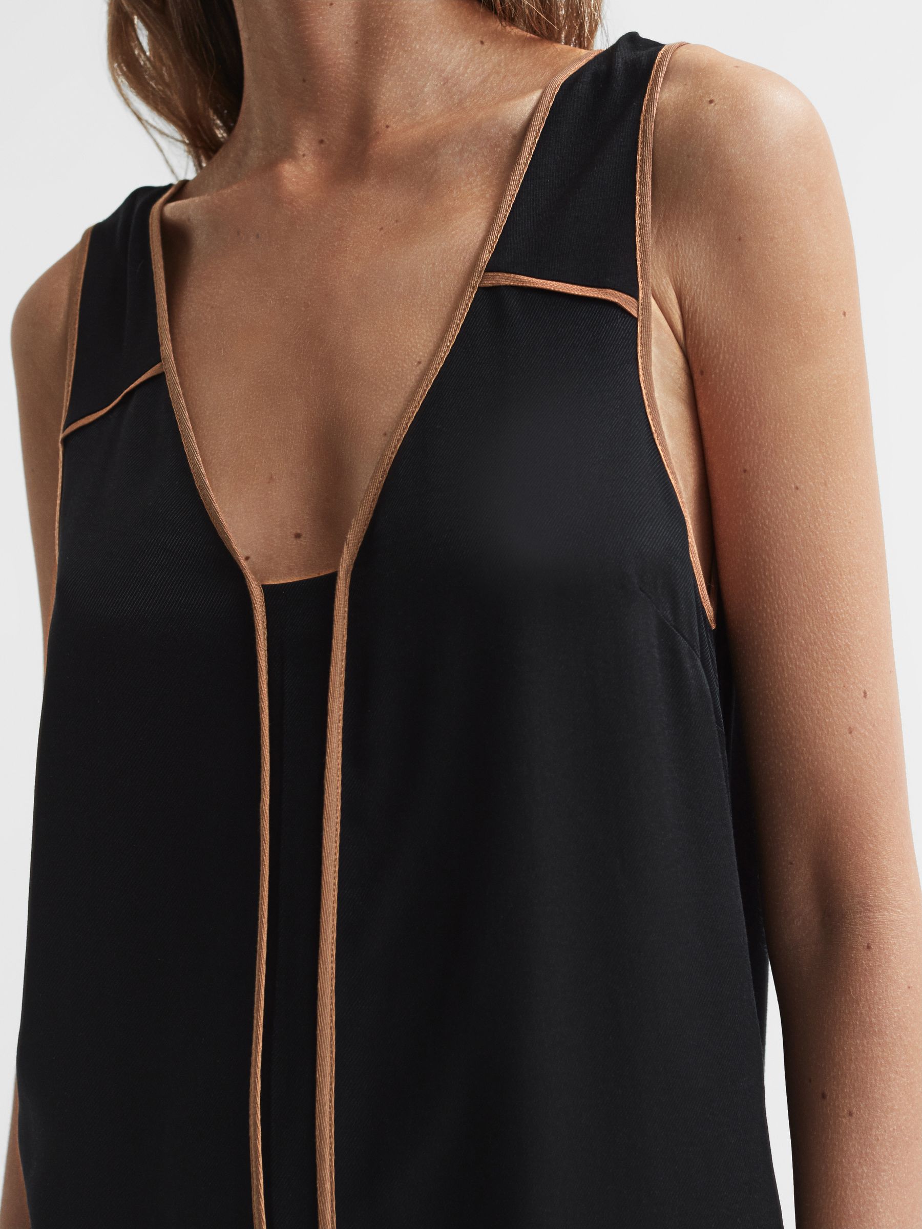 Sleeveless V-Neck Vest in Black/Camel - Image 3 of 5