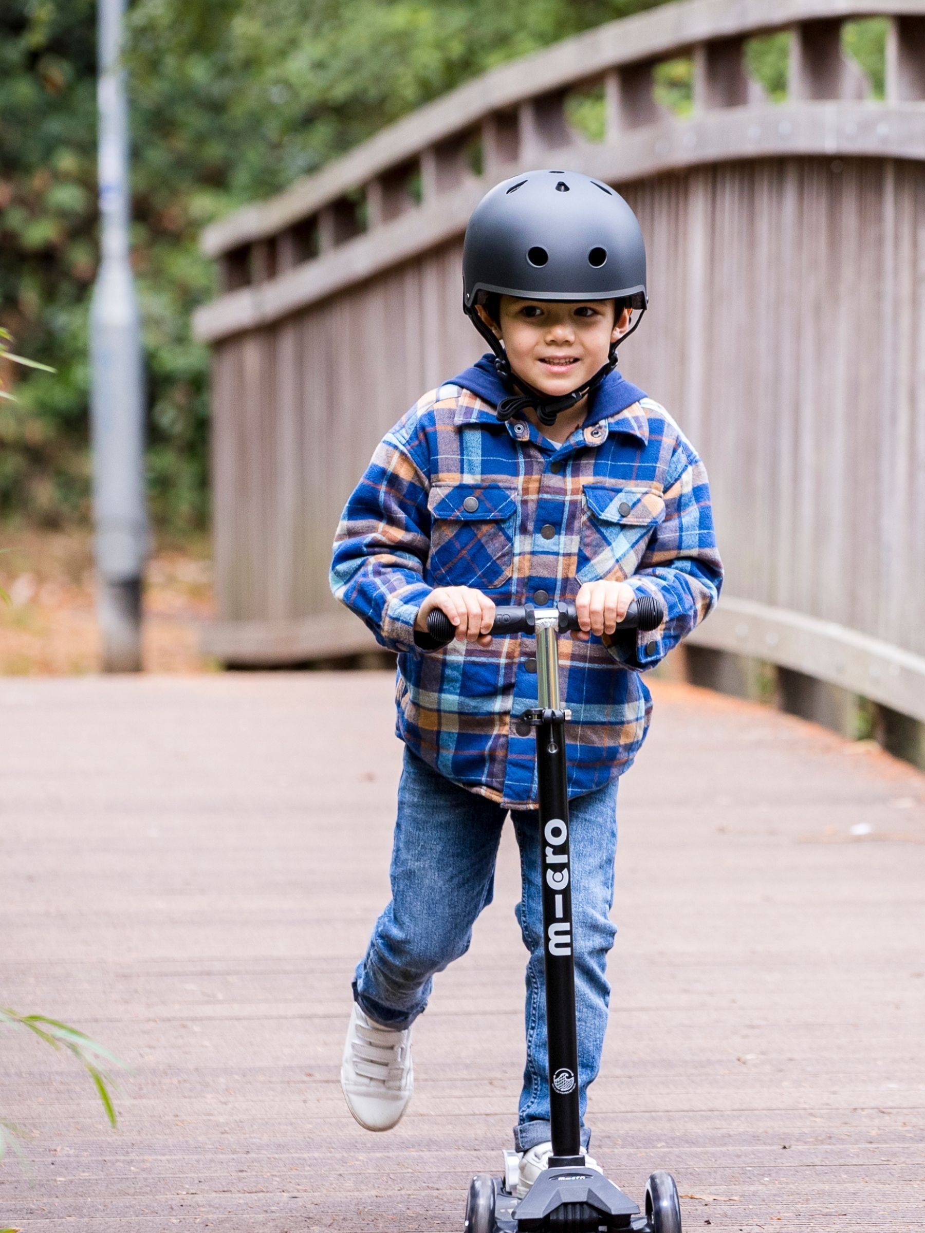 Micro Scooters Black Led Maxi Scooter - Image 10 of 10