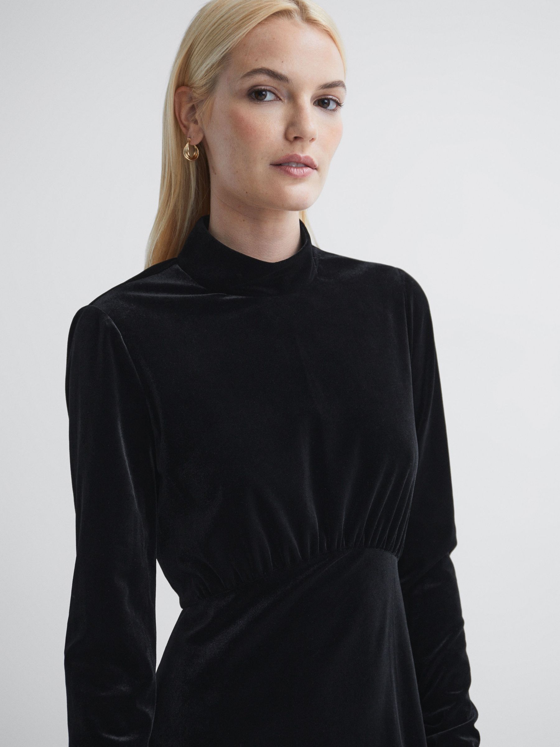 Florere Velvet Midi Dress in Black - Image 3 of 5