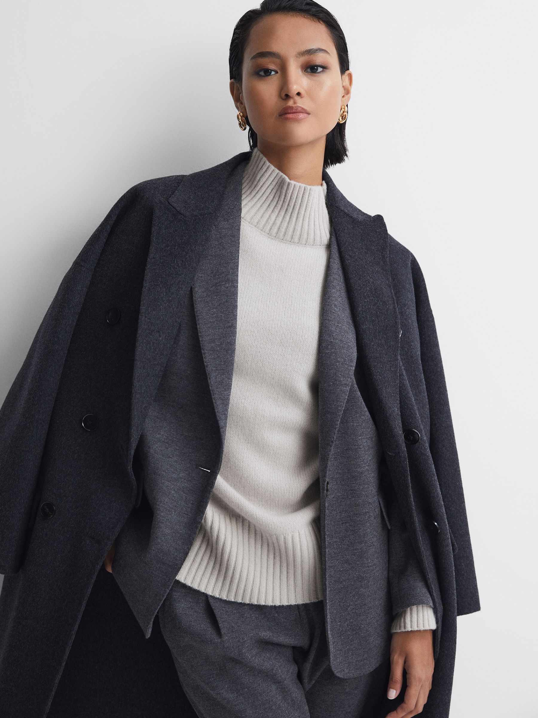 Casual Wool-Cashmere Funnel Neck Jumper in Grey - Image 3 of 5