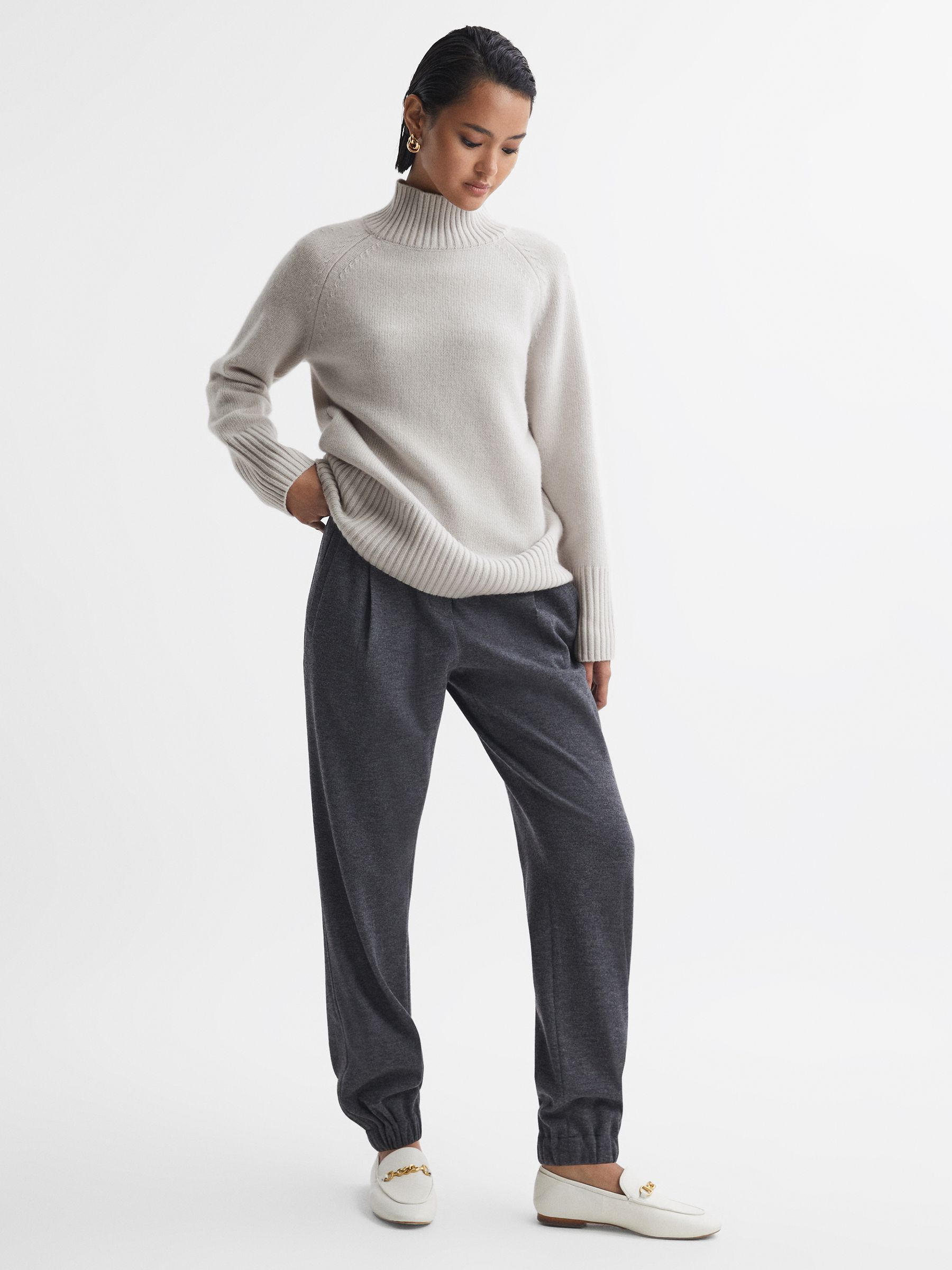 Casual Wool-Cashmere Funnel Neck Jumper in Grey - Image 4 of 5