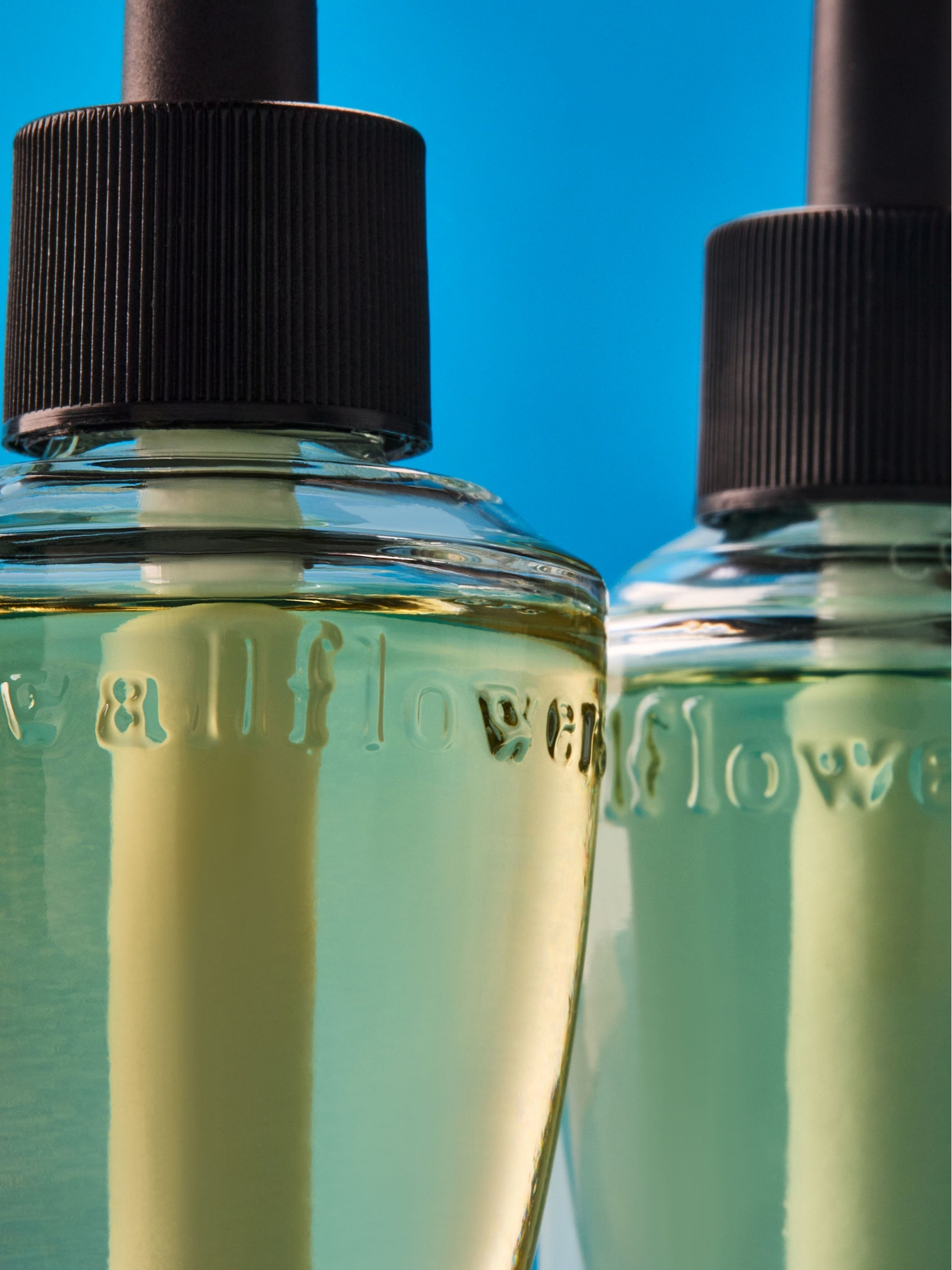 Cosy Christmas Wallflowers Fragrance Refill 24ml - Image 2 of 2