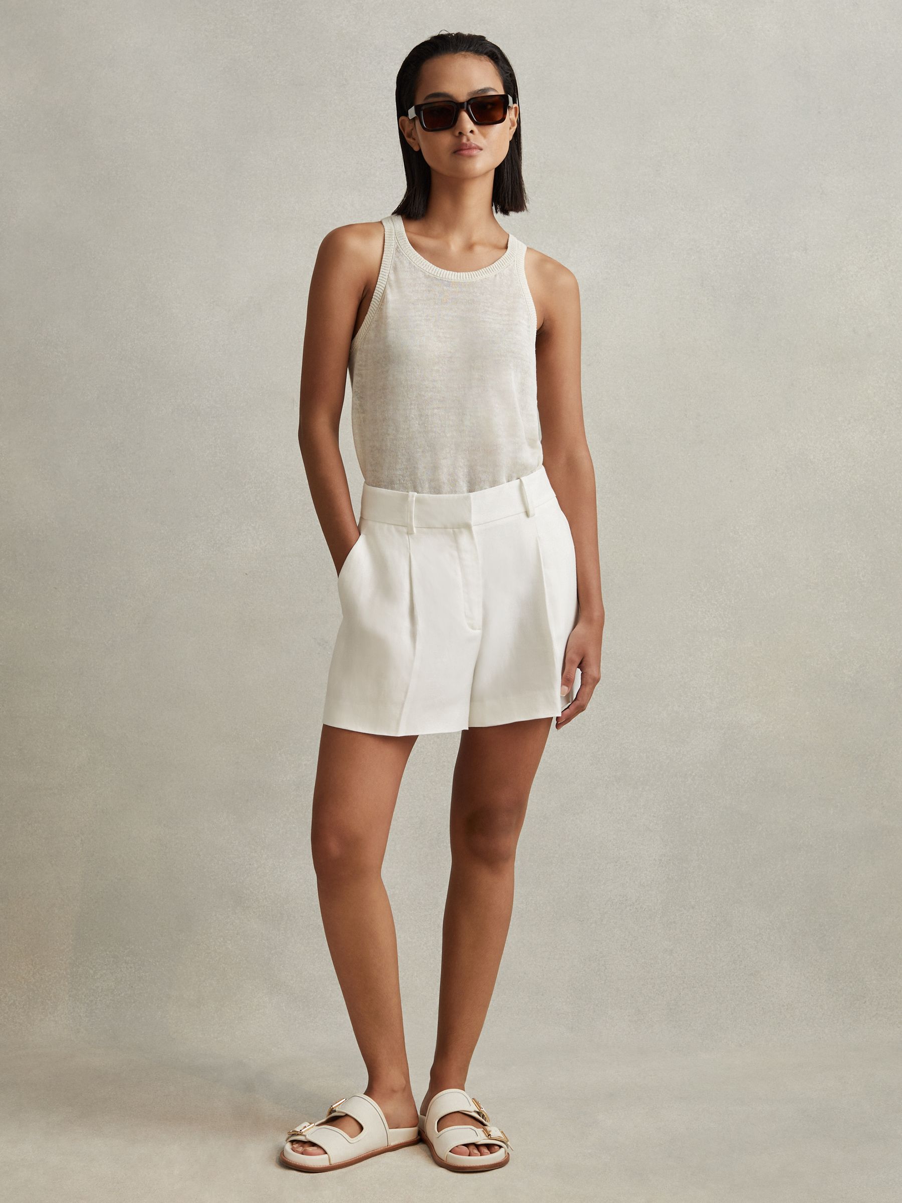 Viscose-Linen Front Pleat Suit Shorts in White - Image 4 of 6