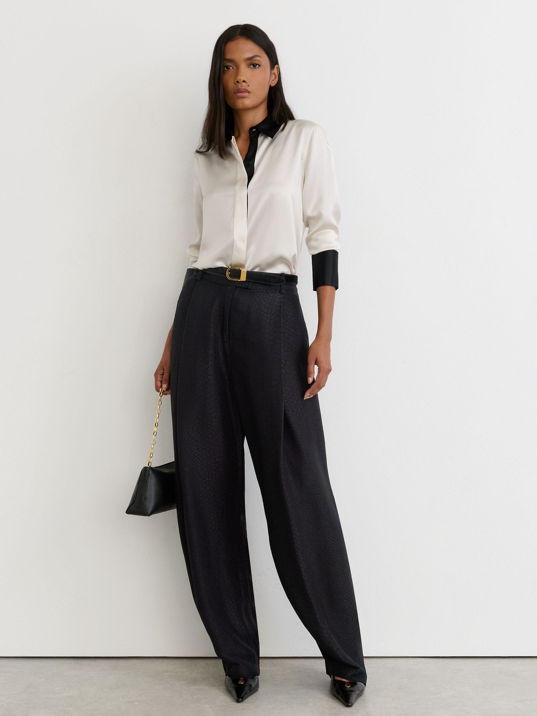 Silk-Satin Tipped Concealed-Placket Shirt in Ivory/Black - 圖片 3/5