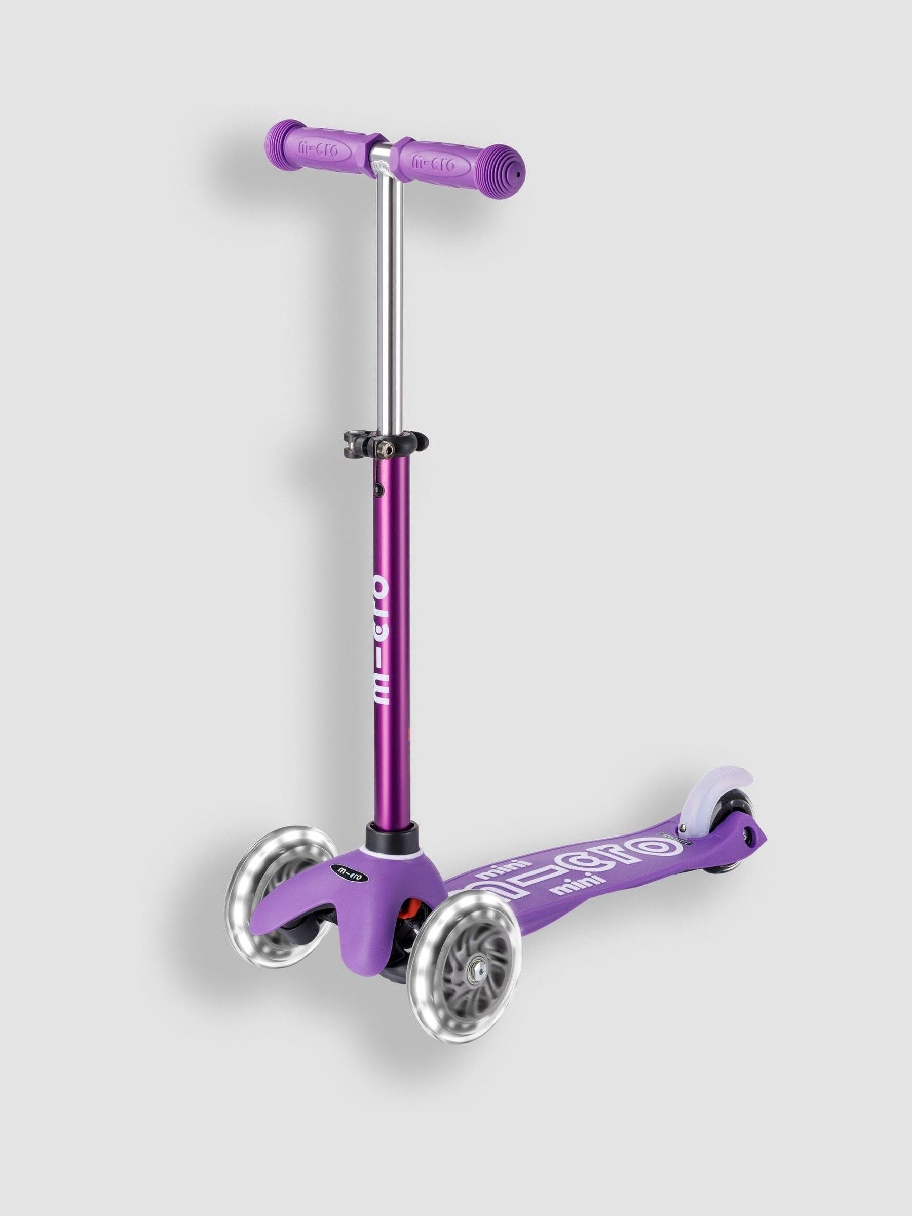 Purple Micro Scooters Mini Micro Deluxe LED Scooter - Image 2 of 9