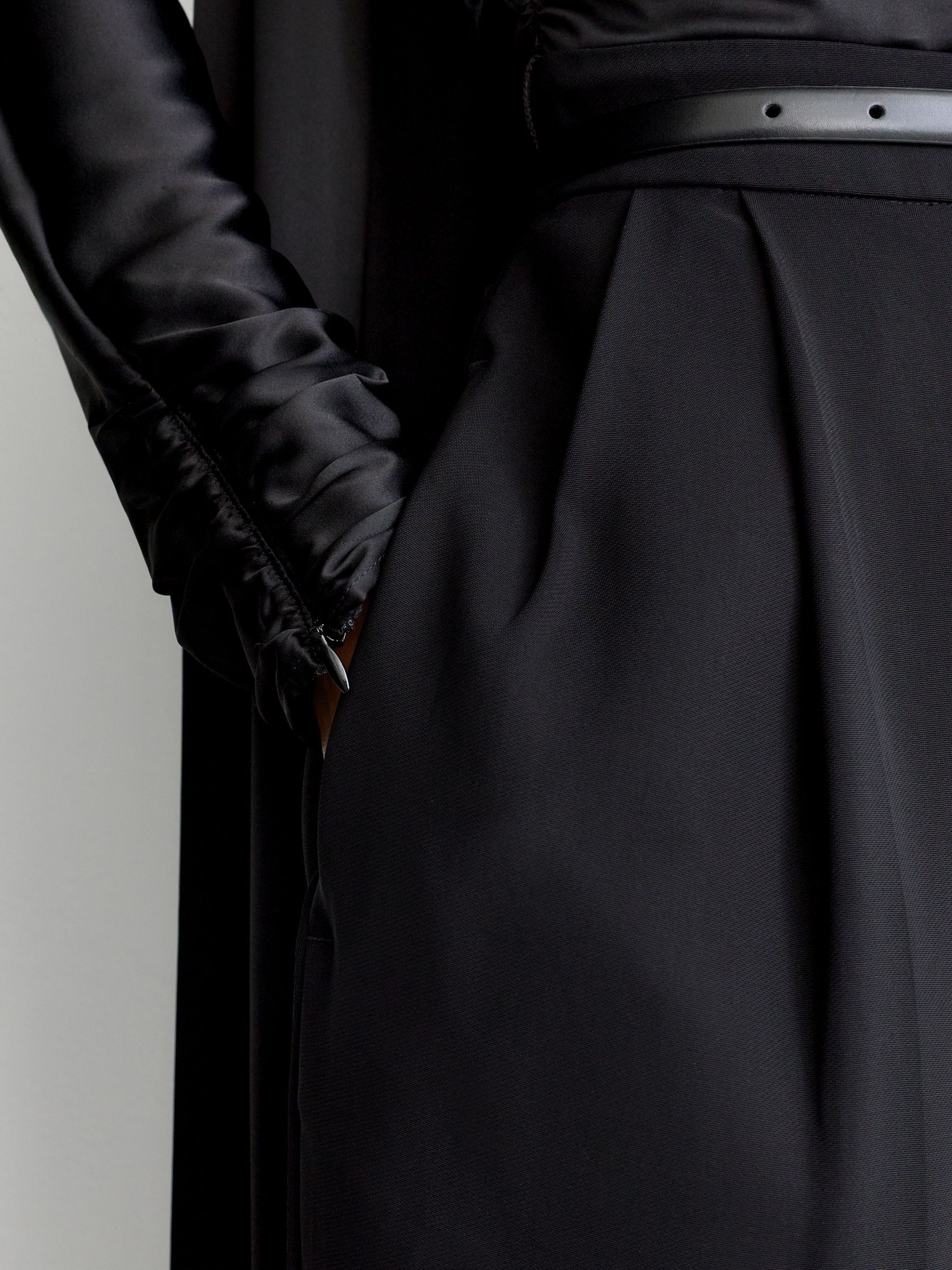 Reiss Freida Satin Woven Mix Cape-Detail Jumpsuit - صورة 6 من 8