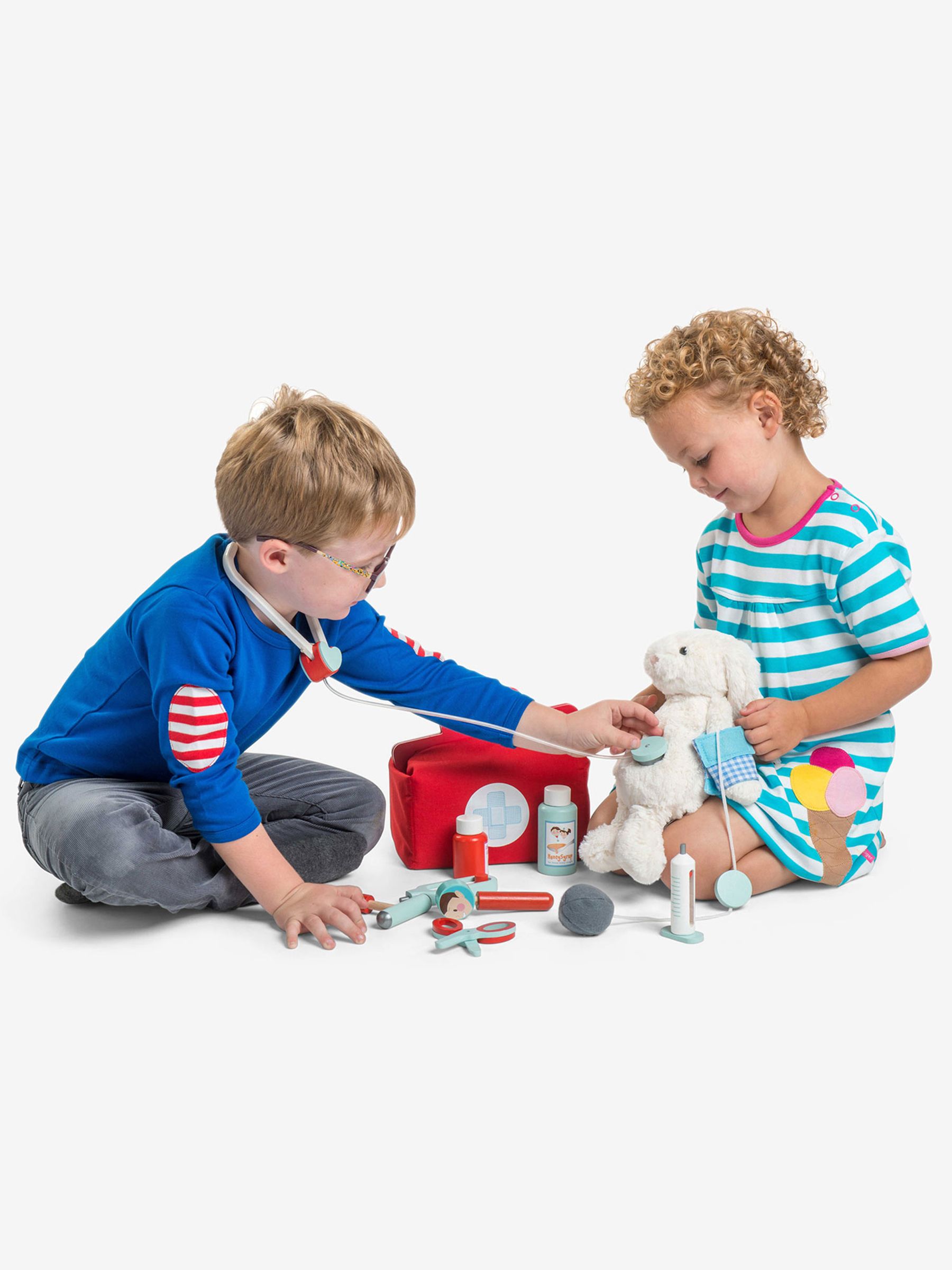 Le Toy Van Wooden Toy Doctor Set - Image 6 of 6