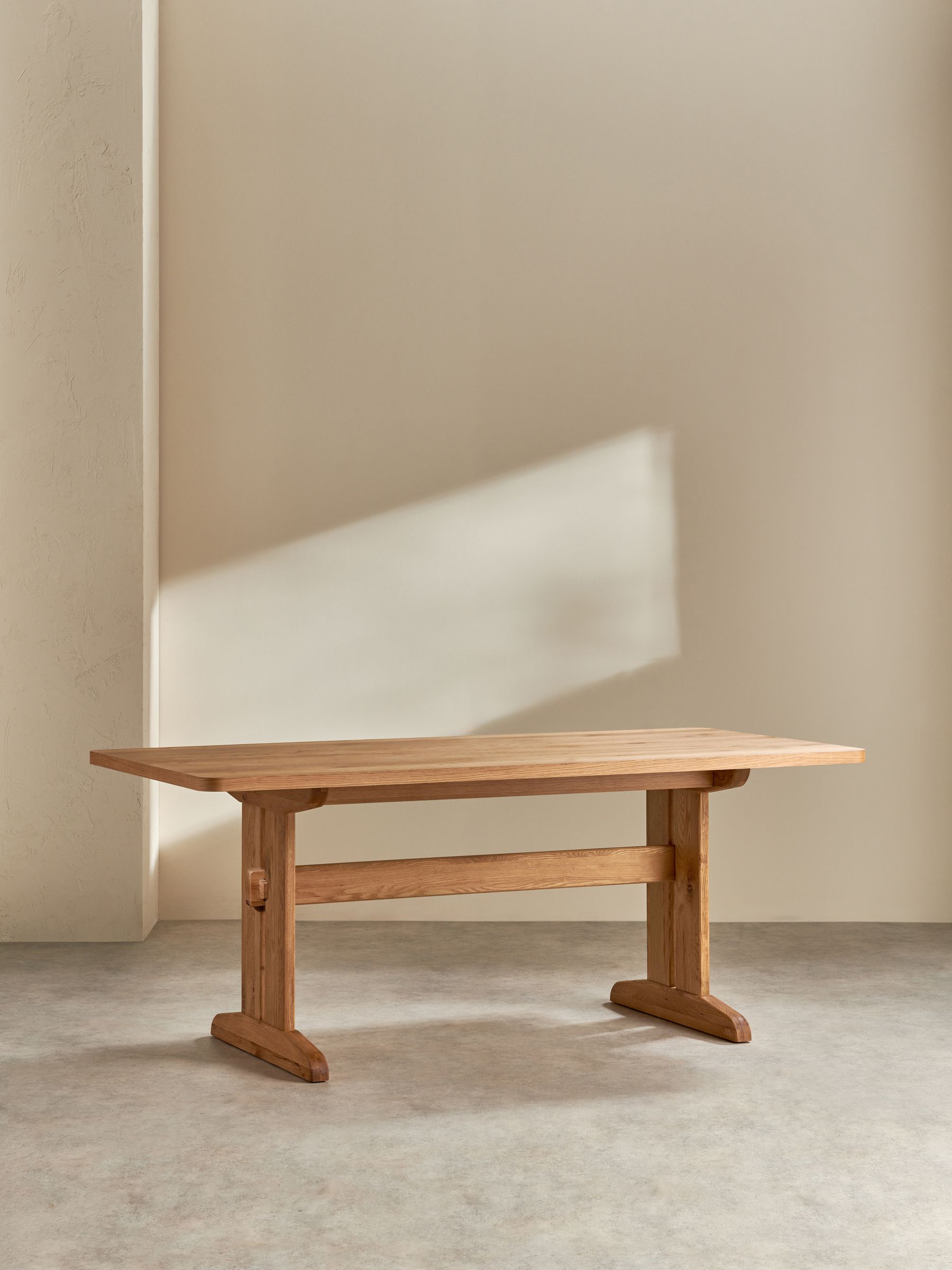 Quinn 6 Seater Dining Table in Oak - Image 2 of 7