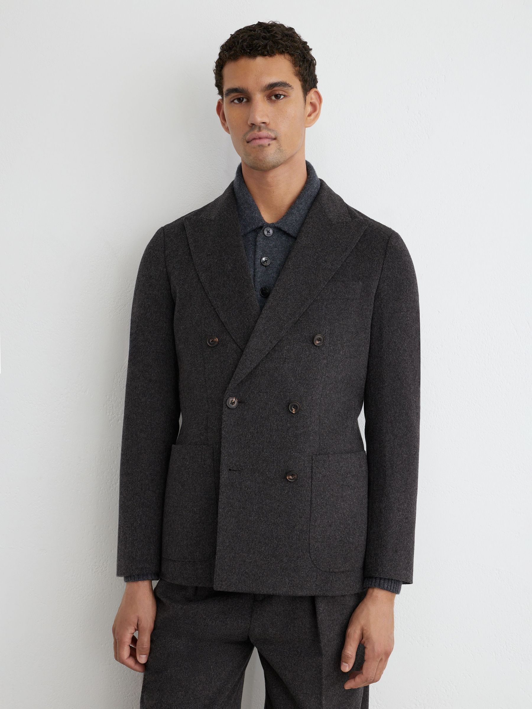 Classic Fit Wool-Blend Flannel Double-Breasted Blazer in Charcoal Grey - Image 3 de 8