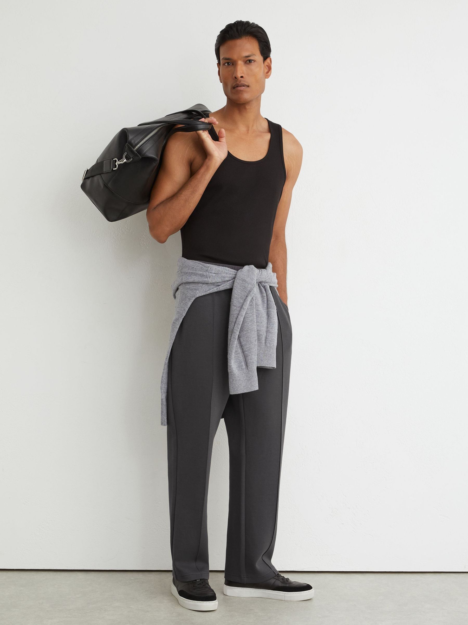 Premium Interlock Straight-Leg Joggers in Charcoal Grey - Obrázek 6 z 7