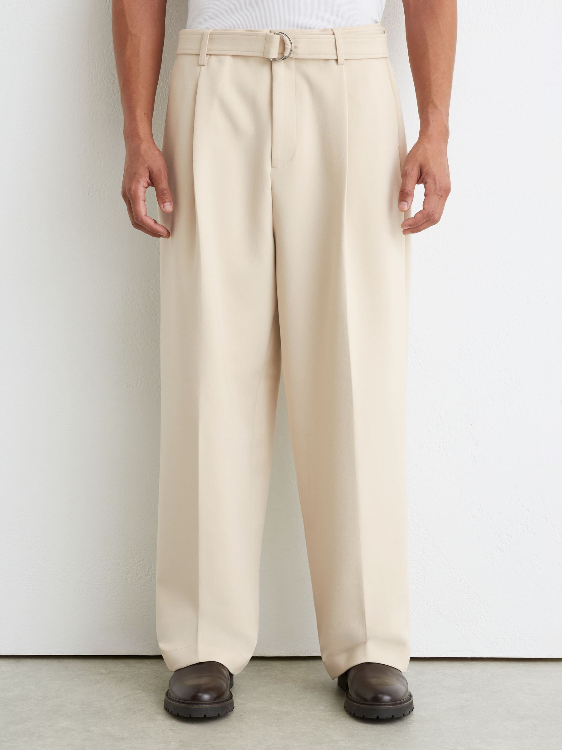 Relaxed-Fit Belted Trousers in Stone - صورة 3 من 6