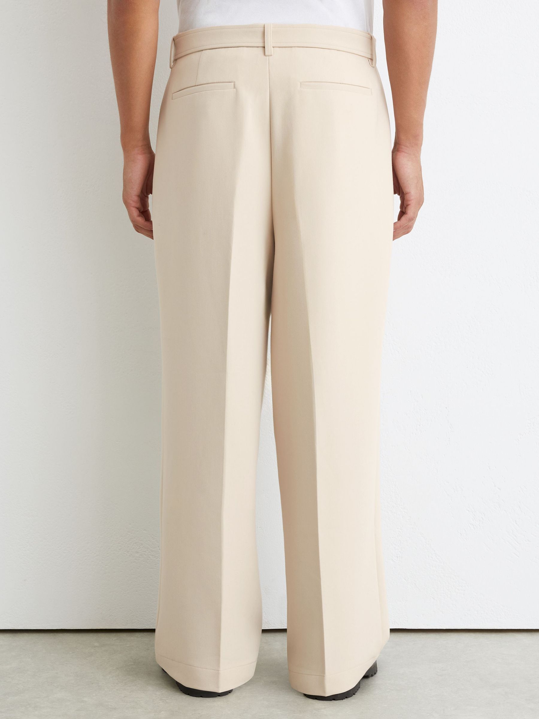 Relaxed-Fit Belted Trousers in Stone - صورة 5 من 6