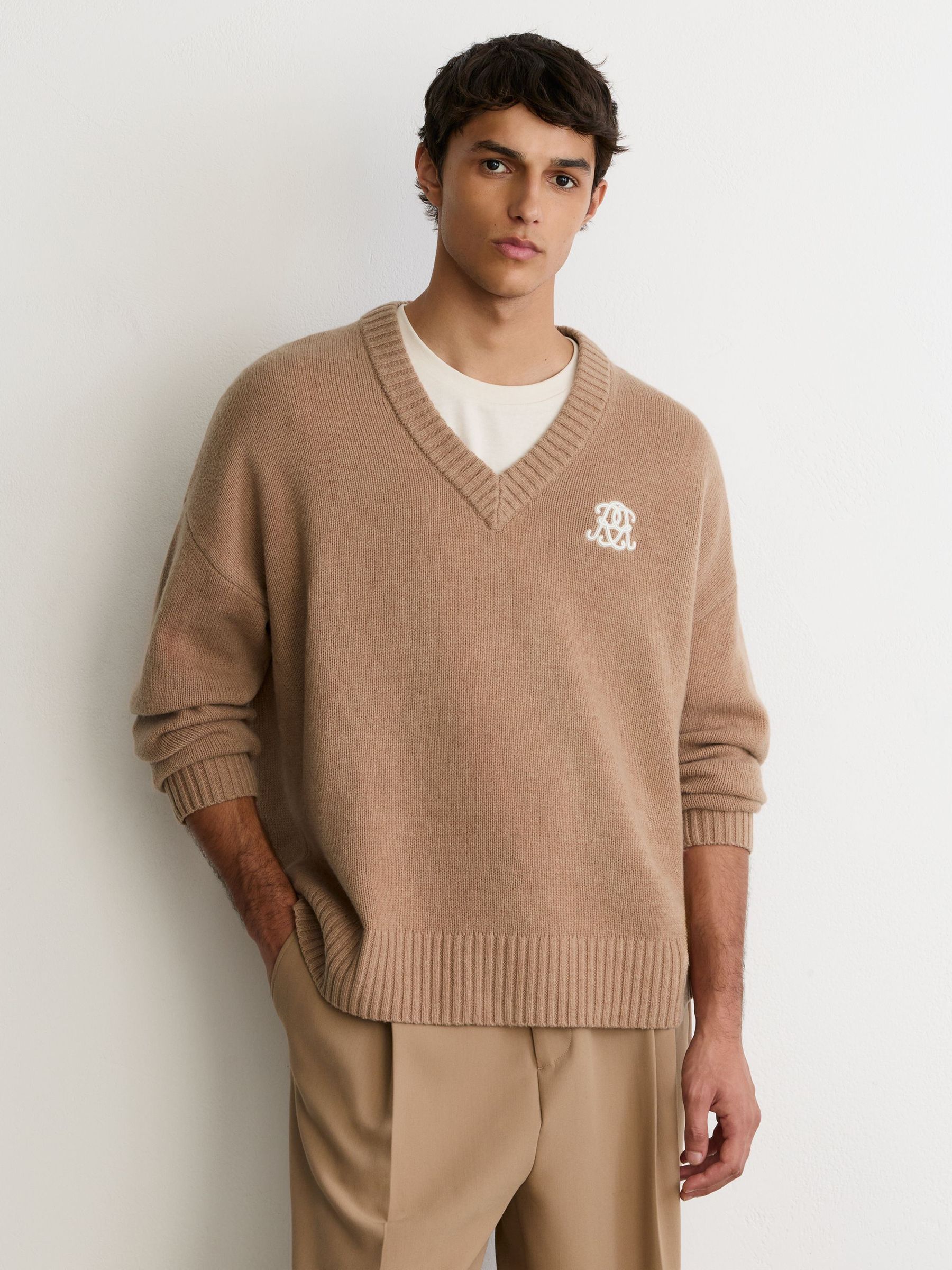 Monogram Wool Relaxed V-Neck Jumper in Camel - صورة 4 من 7