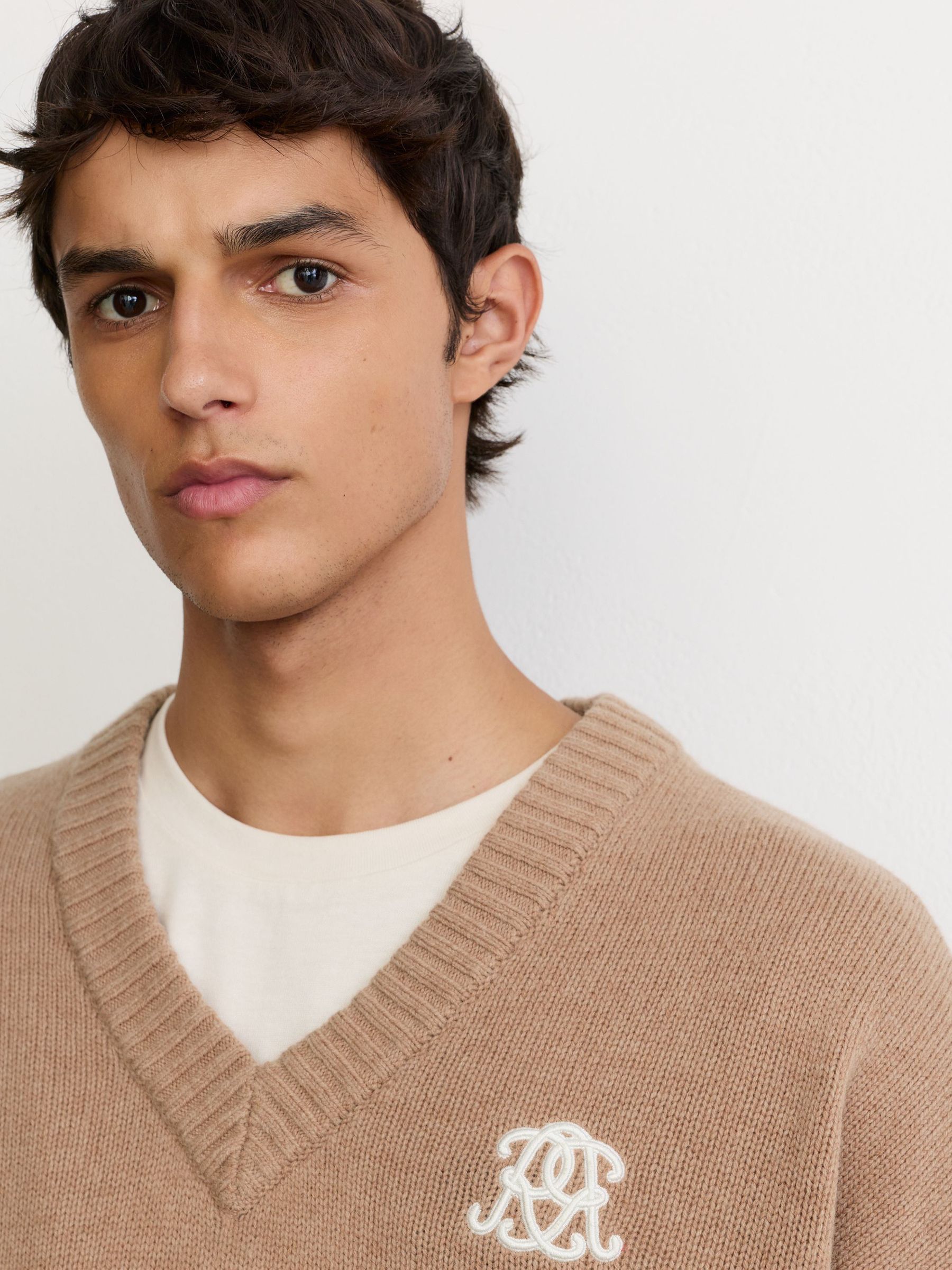 Monogram Wool Relaxed V-Neck Jumper in Camel - صورة 5 من 7