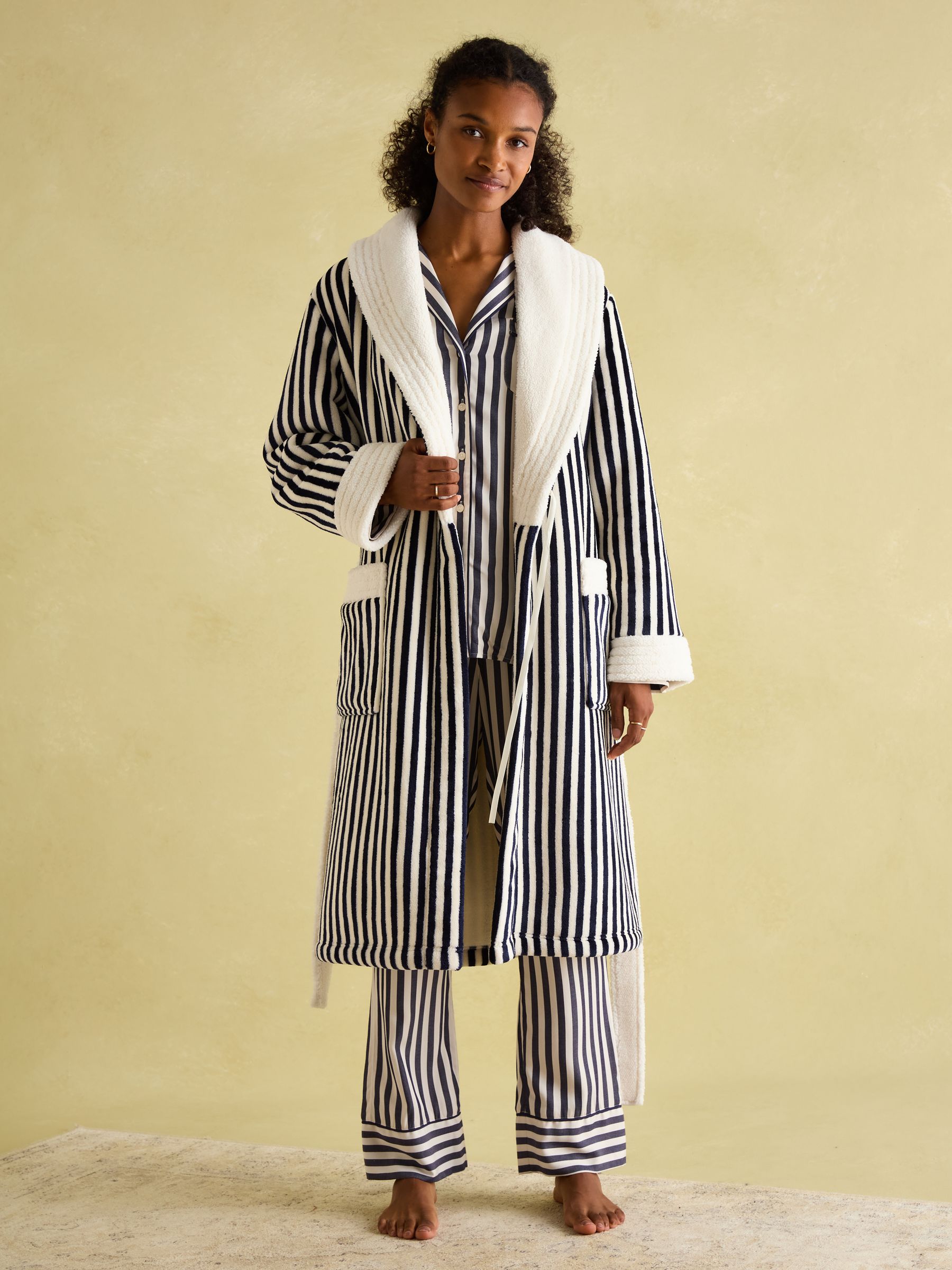 Matilda Navy & White Fleece Lined Dressing Gown - Image 6 of 7