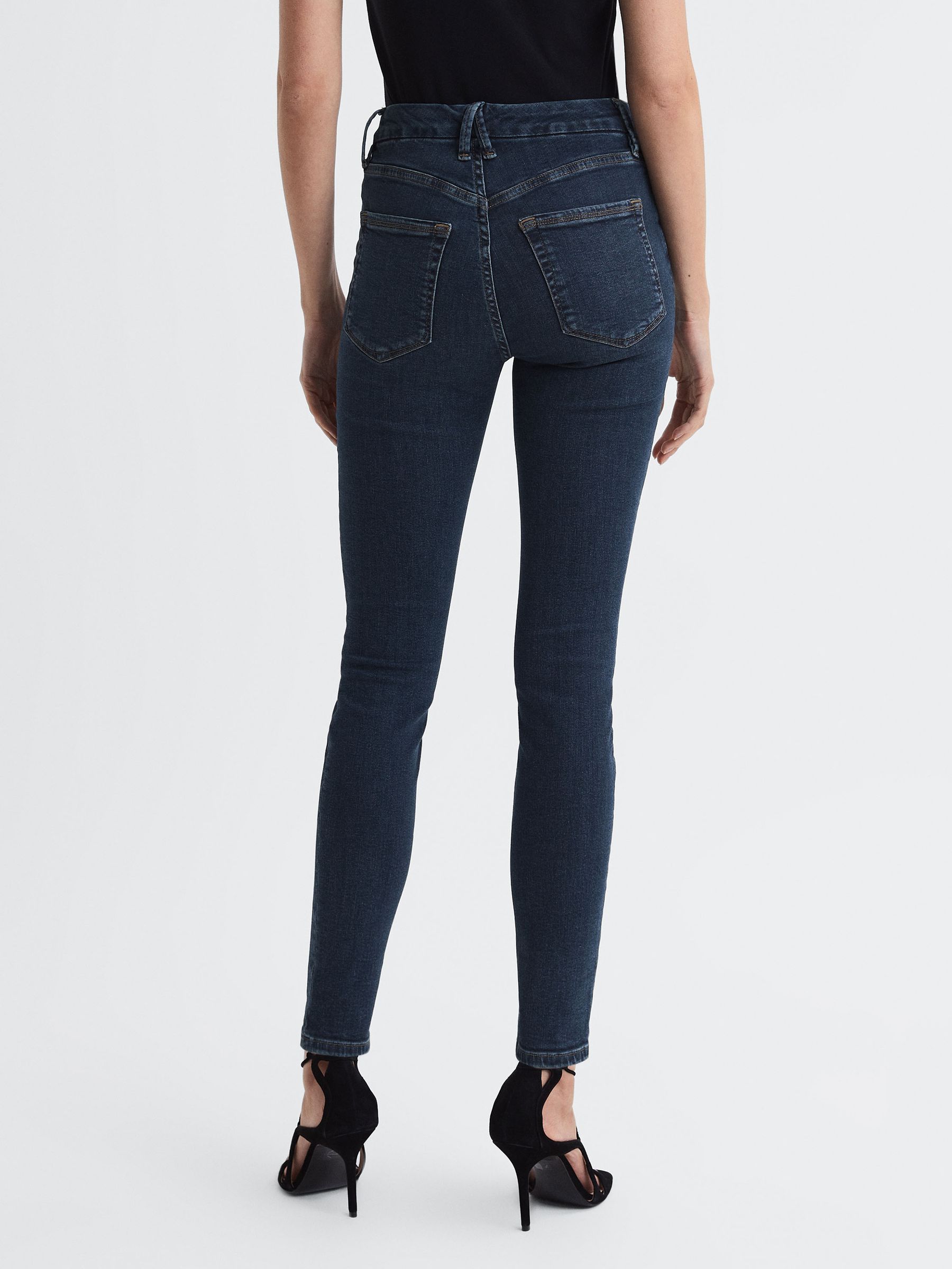 Good American Skinny Jeans in Dark Blue - Image 5 of 6