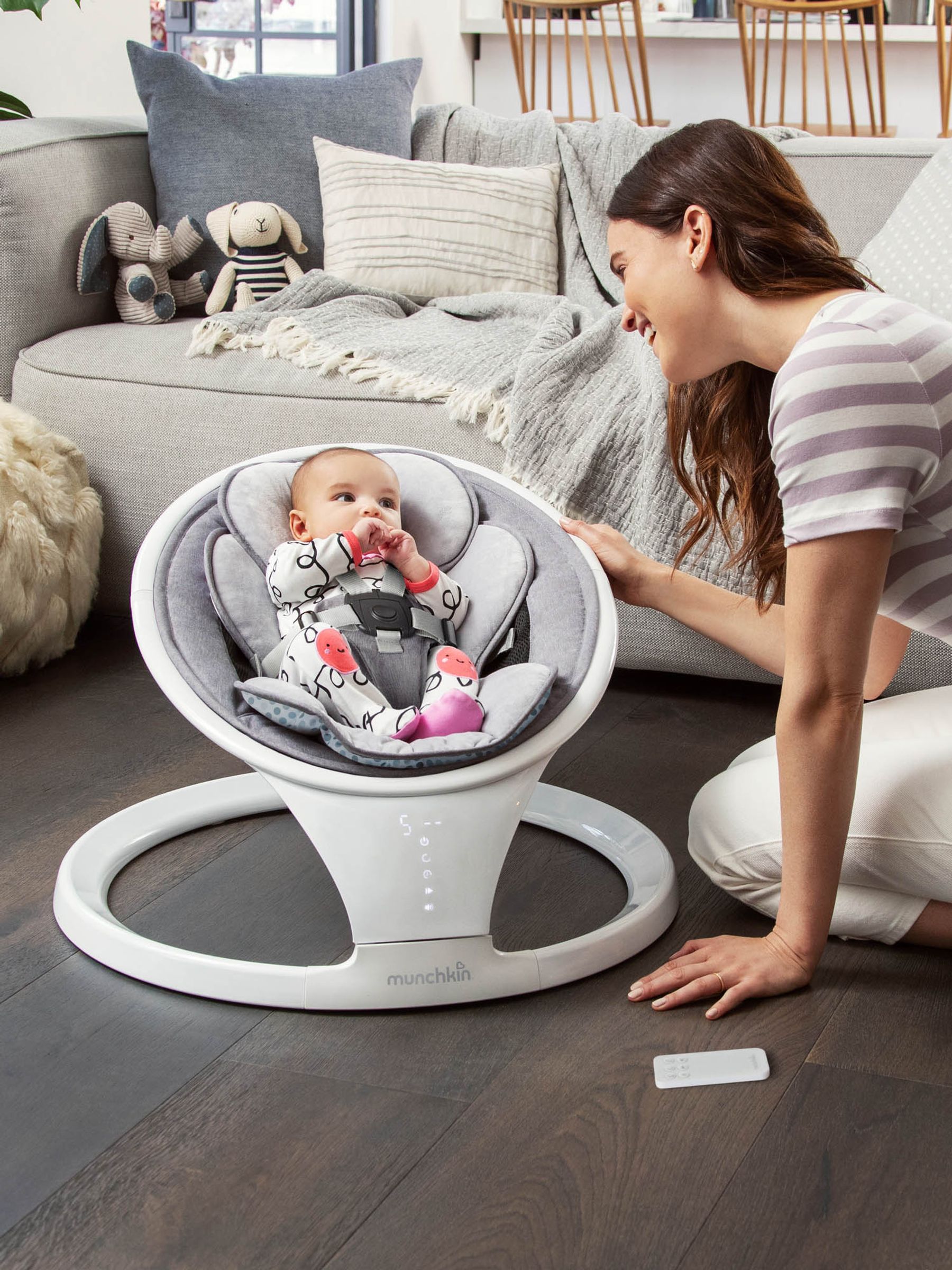 Munchkin Bluetooth Enabled Baby Swing - Image 5 of 9