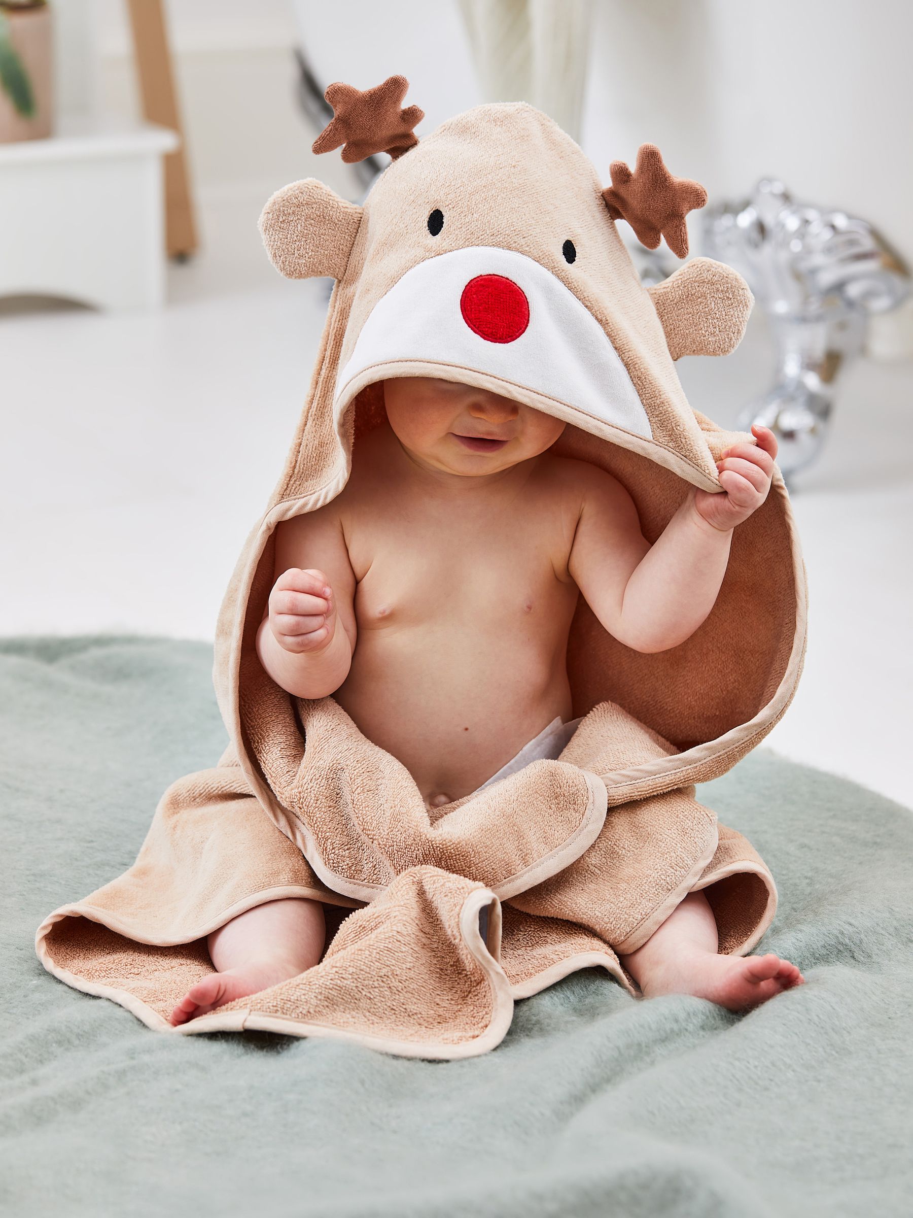 Reindeer Character Hooded Towel - Image 2 of 5