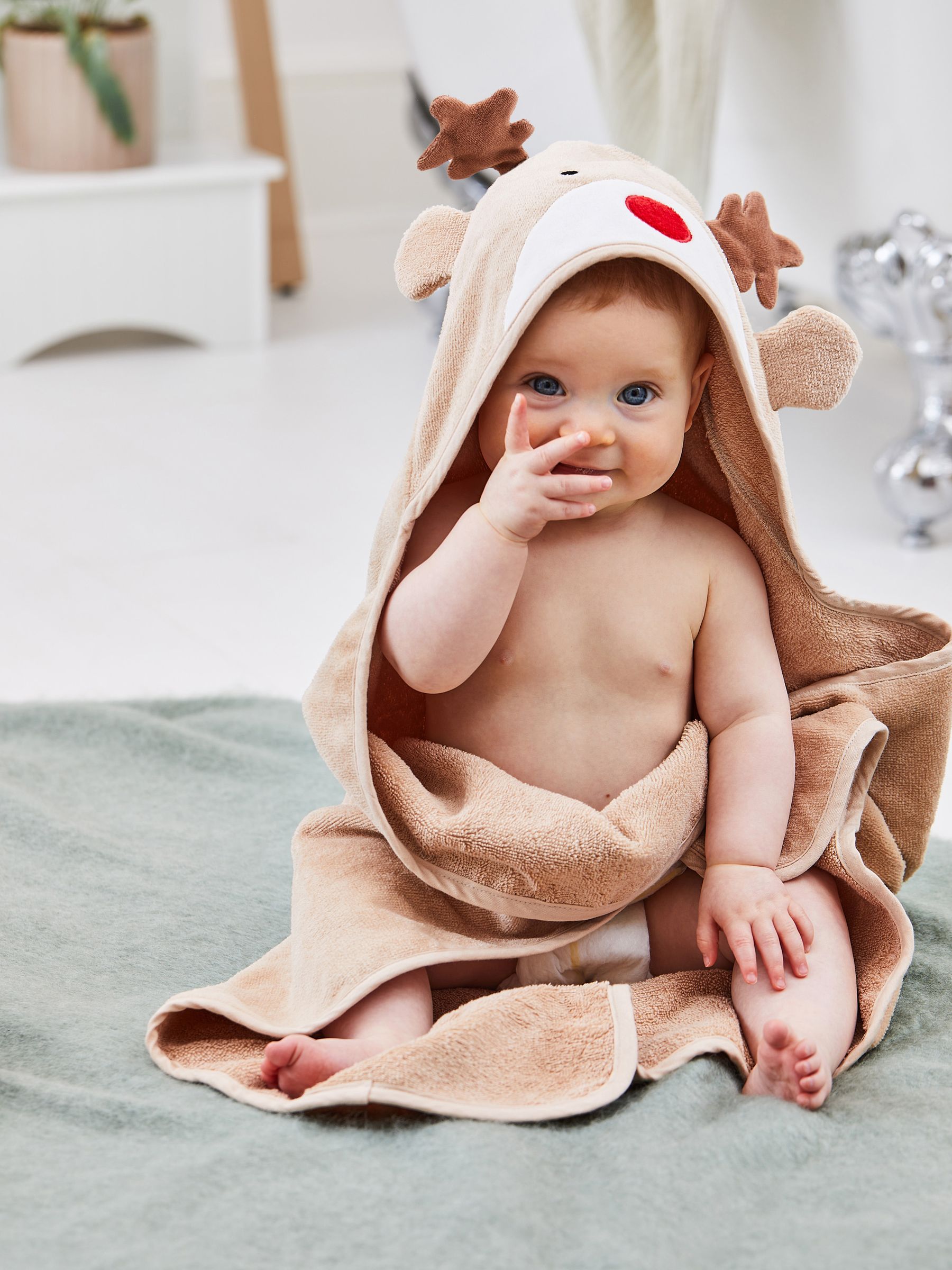 Reindeer Character Hooded Towel - Image 3 of 5